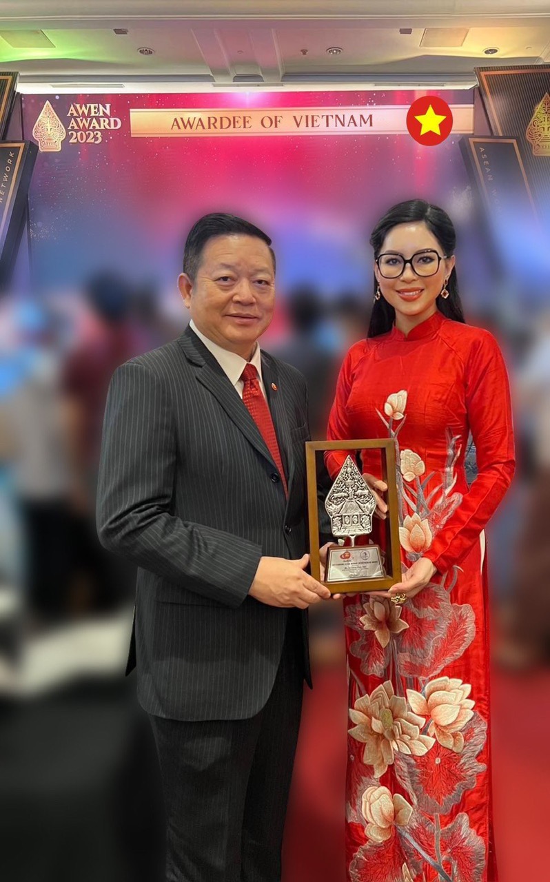 Bà Lê Hồng Thủy Tiên nhận giải Nữ doanh nhân ASEAN tại AWEN AWARD 2023