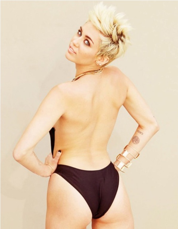 Miley Cyrus Shows Off Her Fit Figure In A Stylish Bikini In Seductive New Photo Dailyz Online