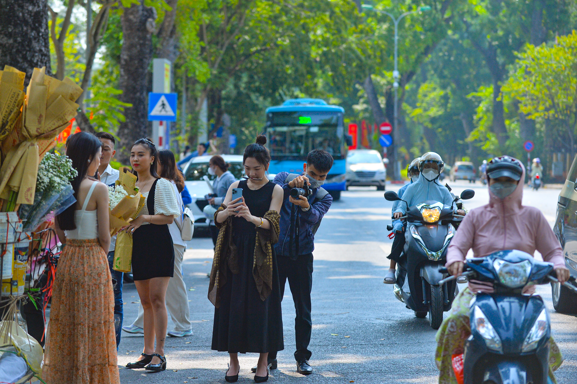 Những con đường 'đẹp nhất Hà Nội', tiềm ẩn tai nạn giao thông vì người chụp  ảnh