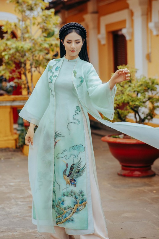 Áo dài màu pastel ngọt ngào lãng mạn như tiết trời mùa Thu