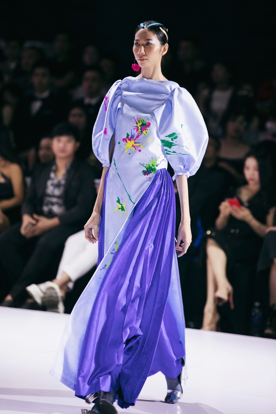 Nghệ thuật hội họa trên những đám mây của Hoàng Quyên