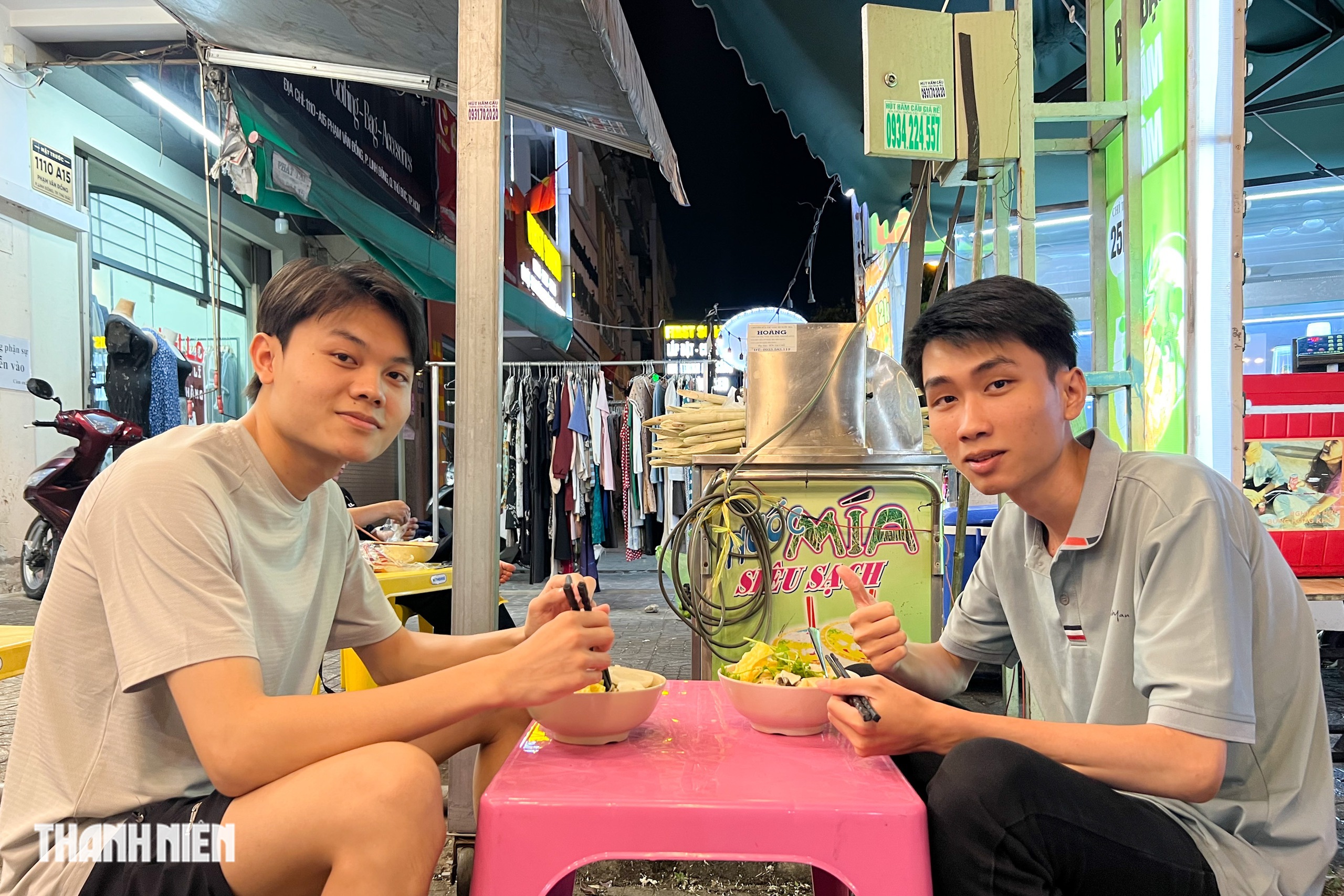 Tiệm mì mỗi tô một hương vị đắt hàng về đêm ở Thủ Đức, giá 1.000 đồng- Ảnh 2. Tiệm mì mỗi tô một hương vị đắt hàng về đêm ở Thủ Đức, giá 1.000 đồng- Ảnh 2.