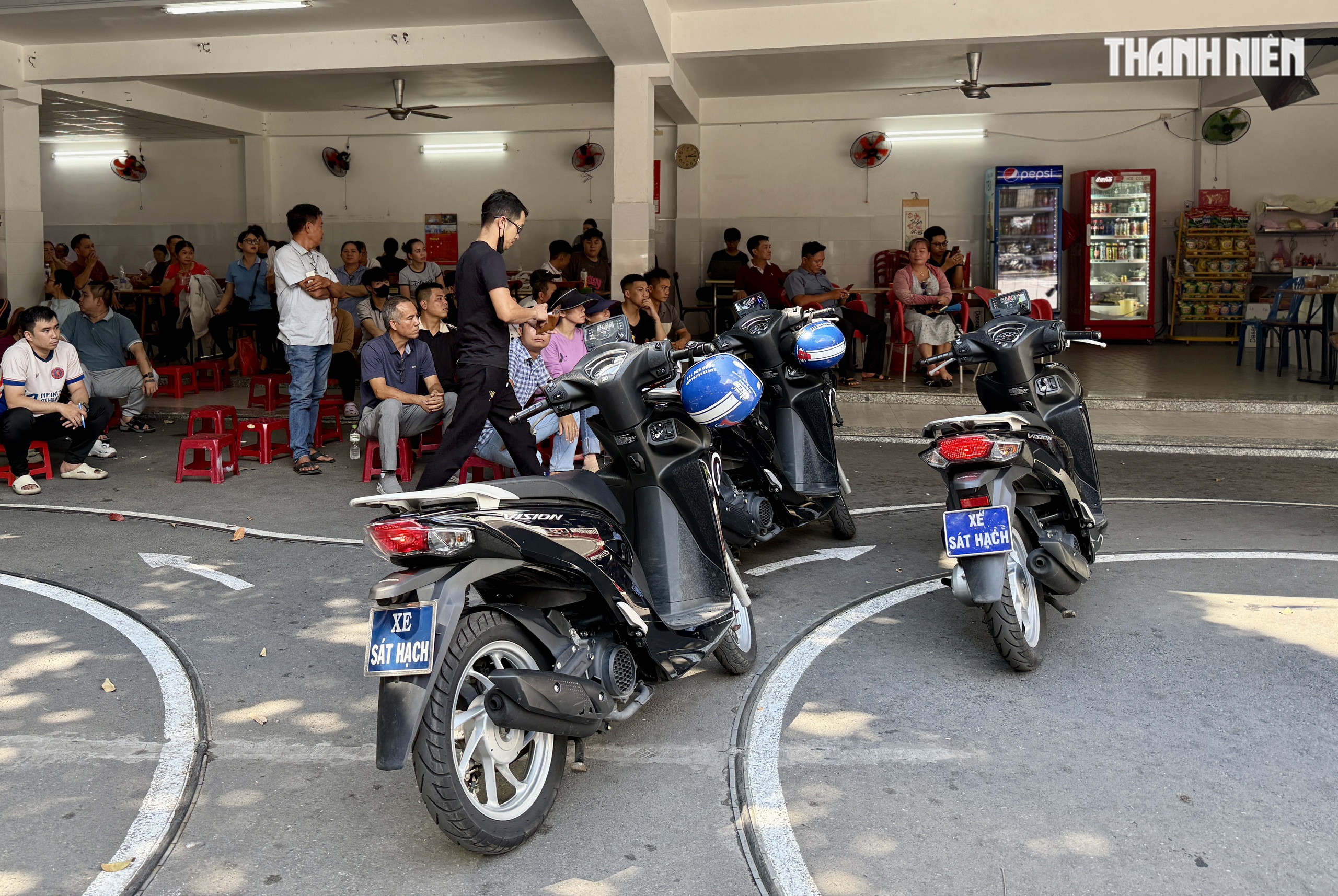 CSGT tổ chức thi sát hạch bằng lái xe A1: Điểm mới có lợi cho thí sinh- Ảnh 9. CSGT tổ chức thi sát hạch bằng lái xe A1: Điểm mới có lợi cho thí sinh- Ảnh 9.