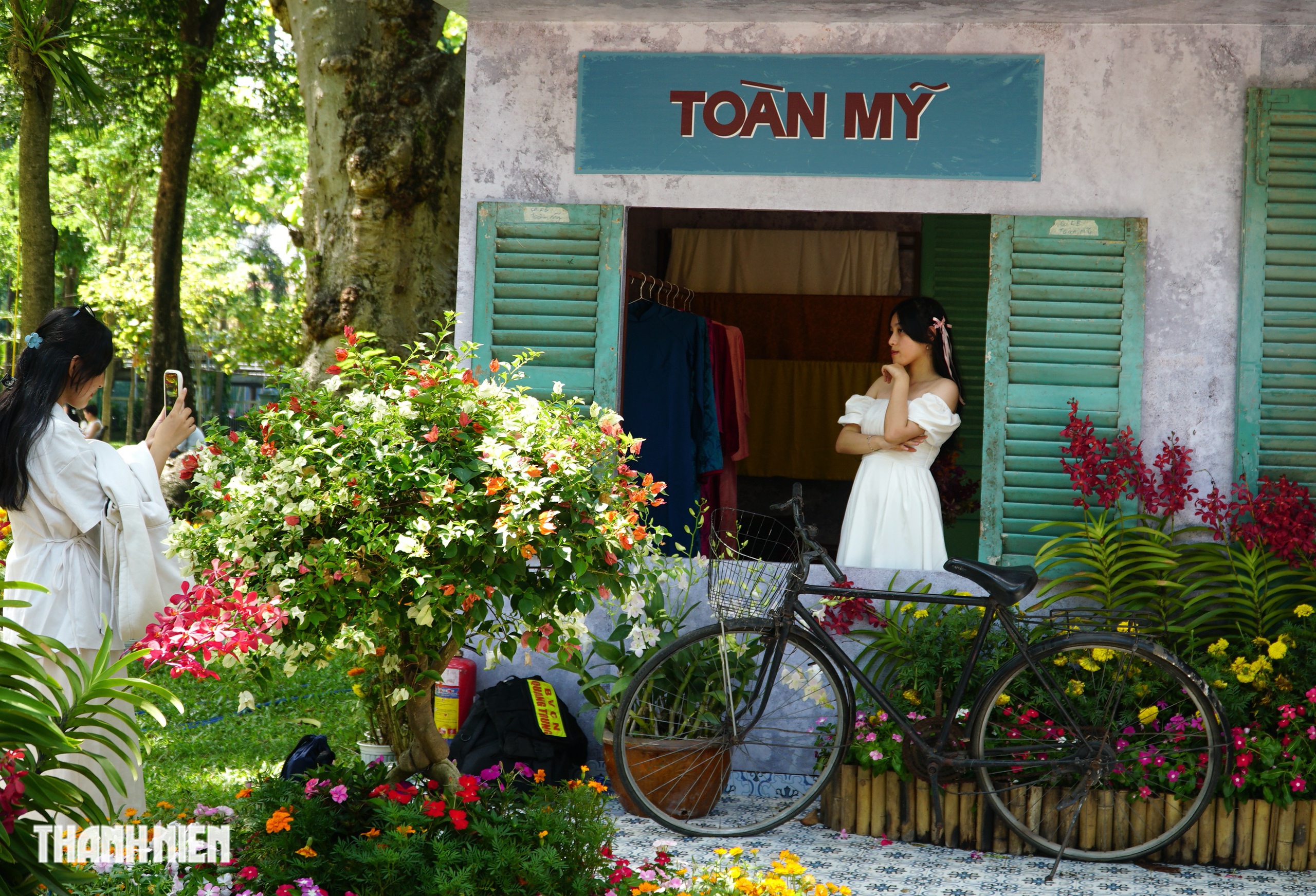 Có một ‘rừng hoa lan’ đang nở rộ giữa nắng hè ở trung tâm TP.HCM - Ảnh 5.