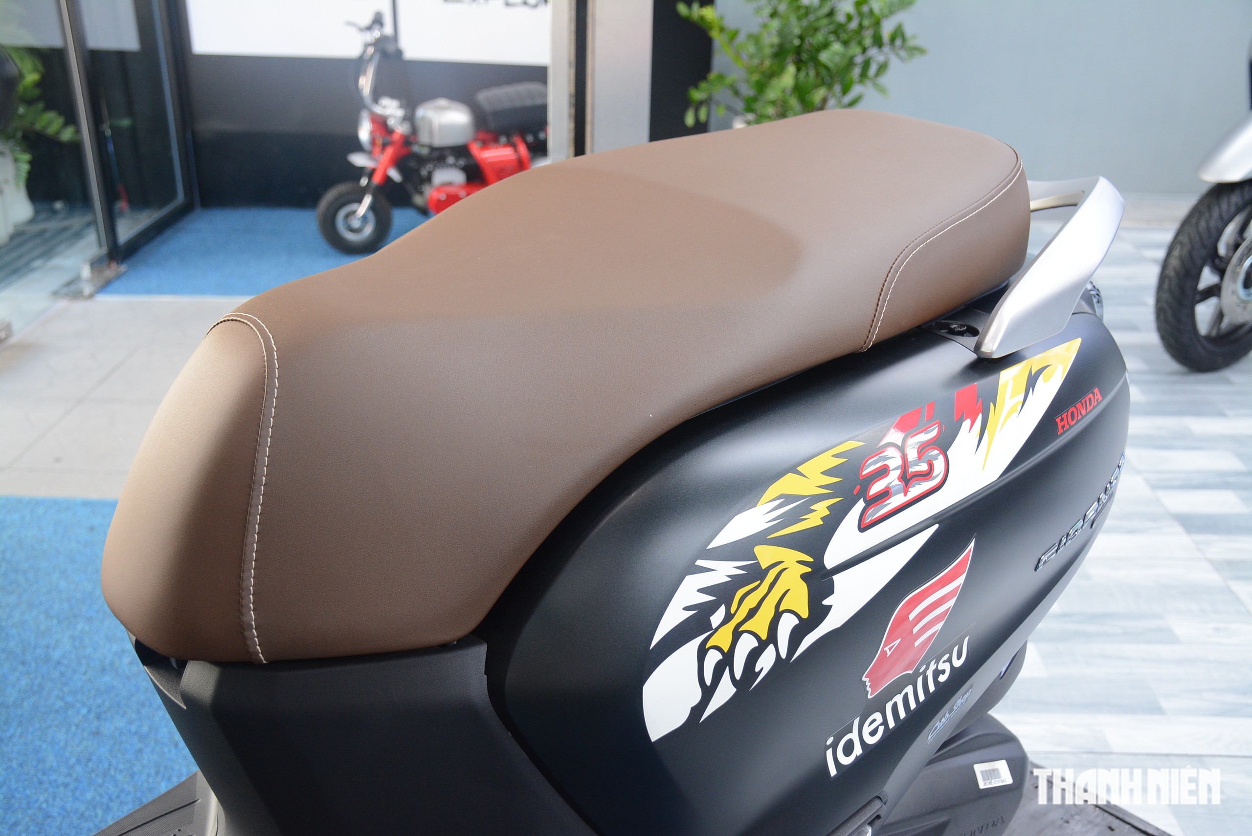 'H&agrave;ng hiếm' Honda Giorno+ Moto2 ThaiGP sản xuất chỉ 35 chiếc xuất hiện tại Việt Nam- Ảnh 7.