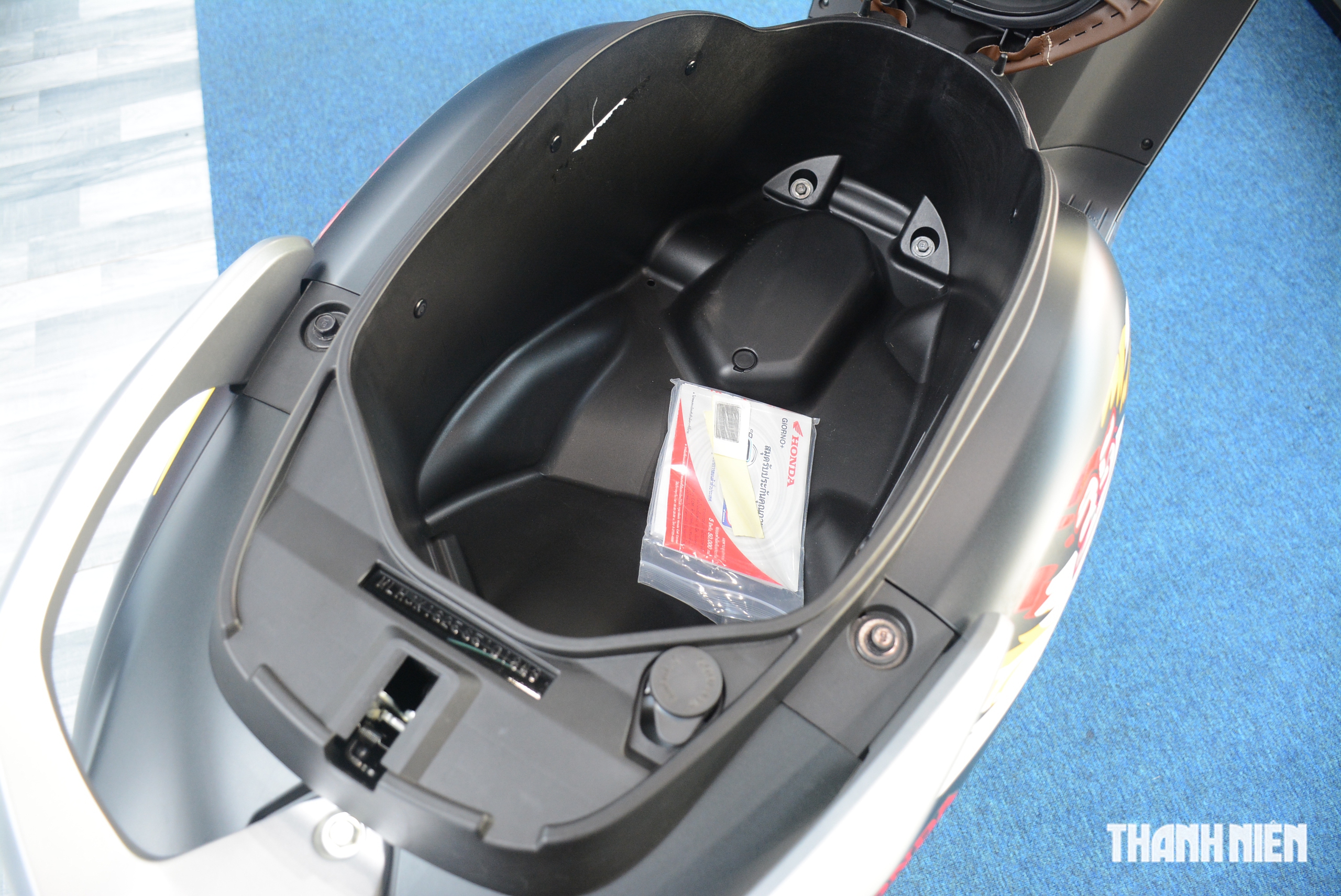 'H&agrave;ng hiếm' Honda Giorno+ Moto2 ThaiGP sản xuất chỉ 35 chiếc xuất hiện tại Việt Nam- Ảnh 10.