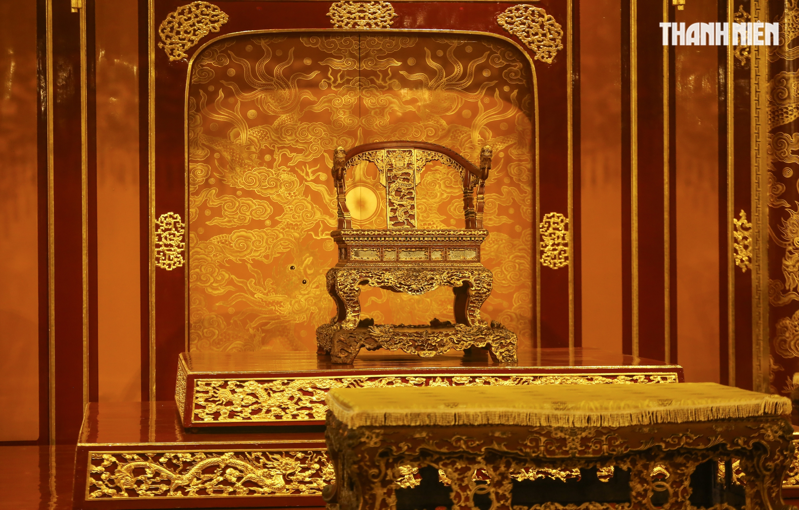 Cận cảnh ngai vàng triều Nguyễn trước khi bị người đàn ông loạn thần bẻ gãy Cận cảnh ngai vàng triều Nguyễn trước khi bị người đàn ông loạn thần bẻ gãy