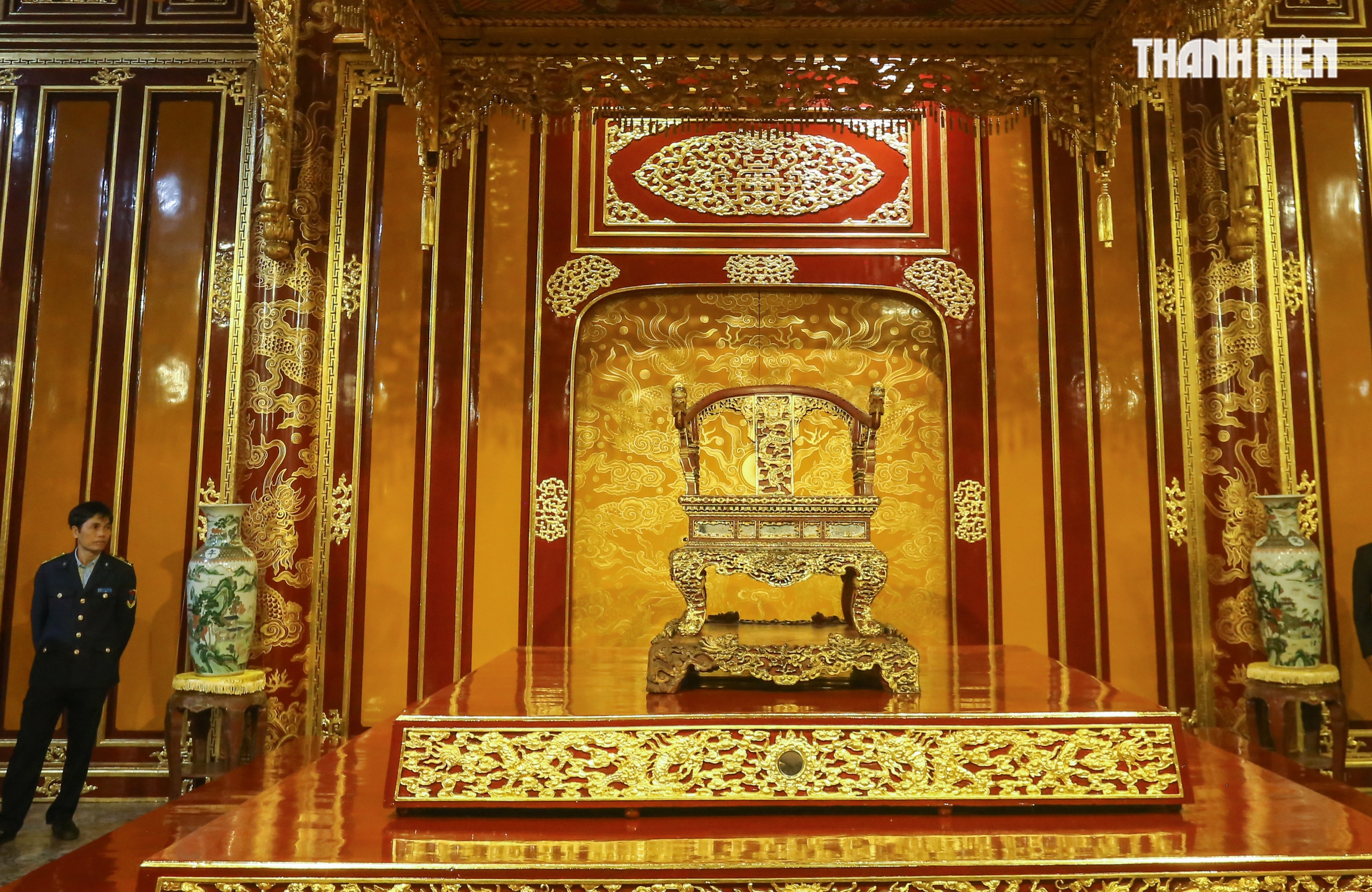 Cận cảnh ngai vàng triều Nguyễn trước khi bị người đàn ông loạn thần bẻ gãy- Ảnh 2. Cận cảnh ngai vàng triều Nguyễn trước khi bị người đàn ông loạn thần bẻ gãy- Ảnh 2.