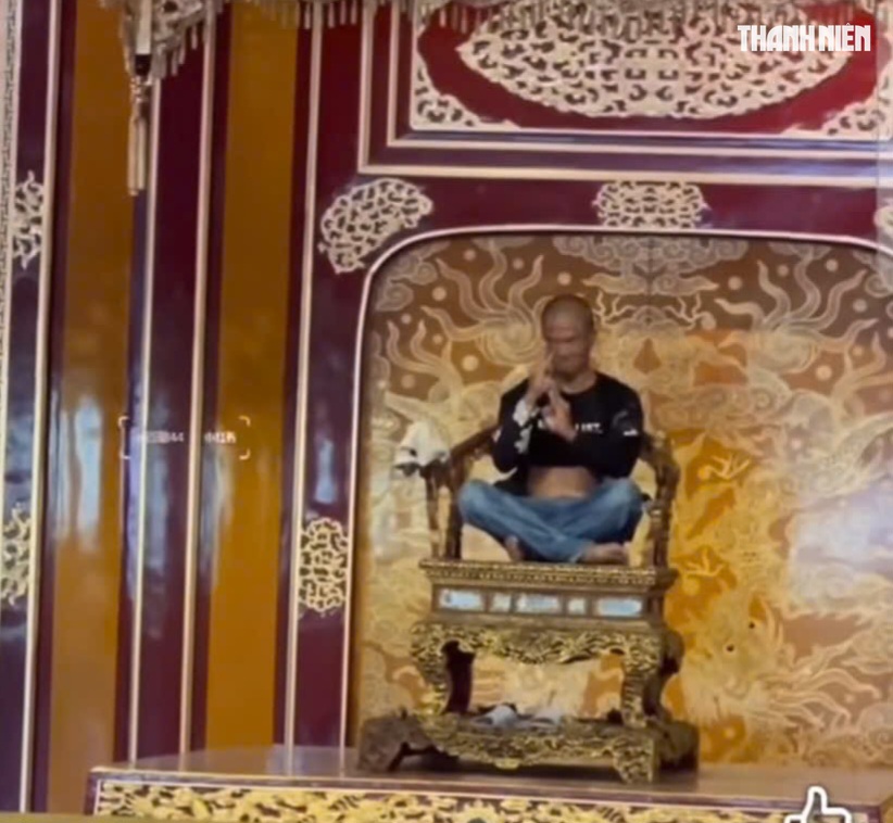 Cận cảnh ngai vàng triều Nguyễn trước khi bị người đàn ông loạn thần bẻ gãy- Ảnh 5. Cận cảnh ngai vàng triều Nguyễn trước khi bị người đàn ông loạn thần bẻ gãy- Ảnh 5.