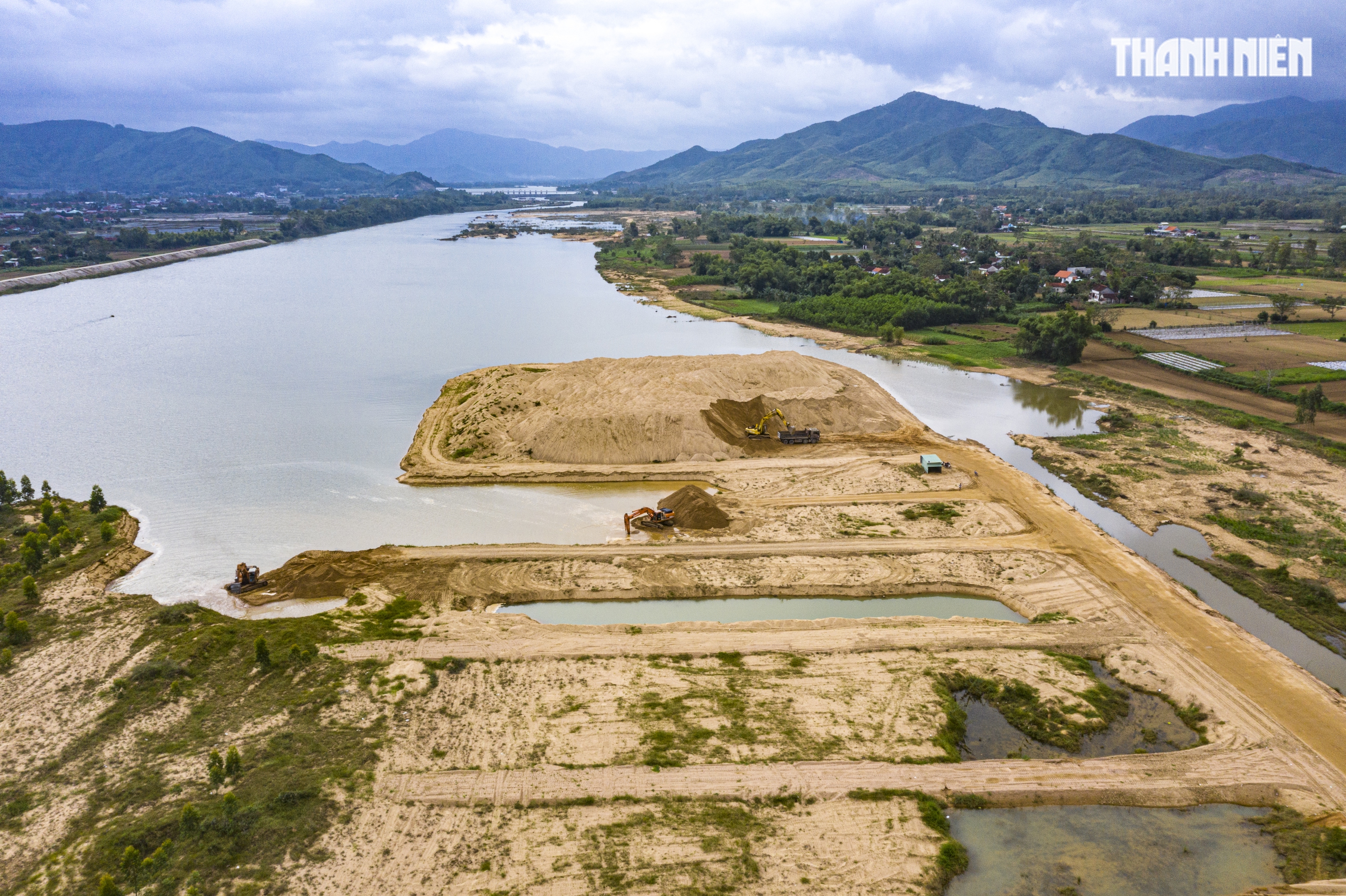 Giá cát tăng vọt, doanh nghiệp điêu đứng - Ảnh 1.