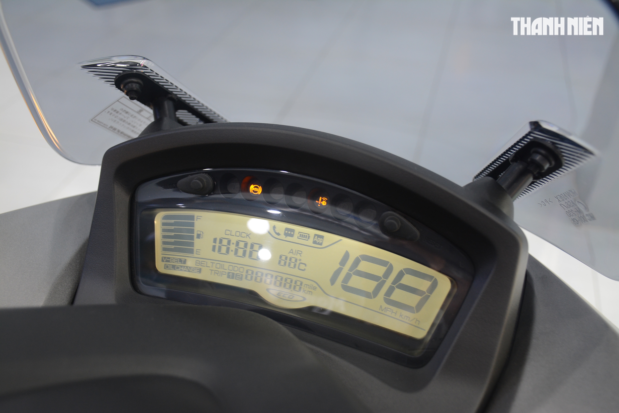 Yamaha Tricity 155 xe tay ga sử dụng bánh kép phía trước, có phanh tay đỗ xe - Ảnh 8.