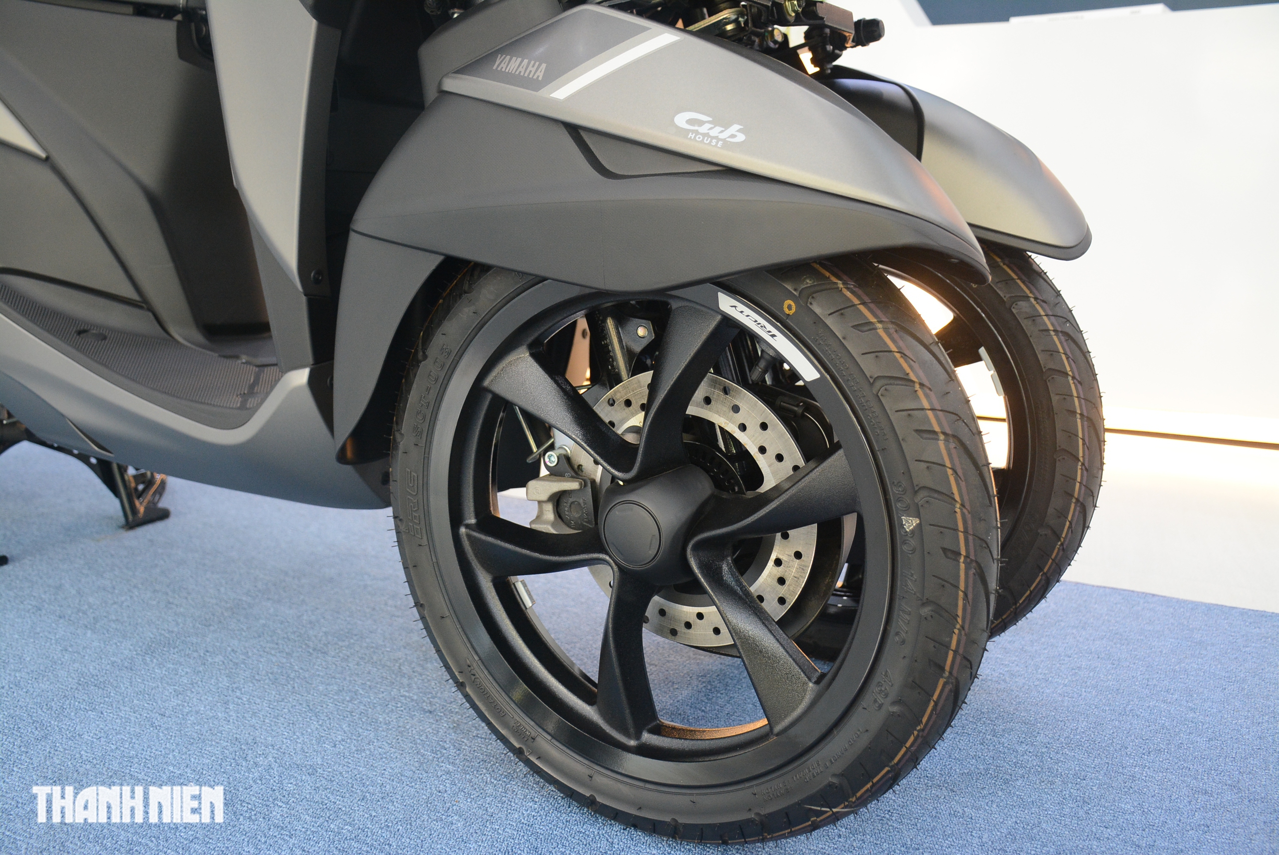 Yamaha Tricity 155 xe tay ga sử dụng bánh kép phía trước, có phanh tay đỗ xe - Ảnh 11.