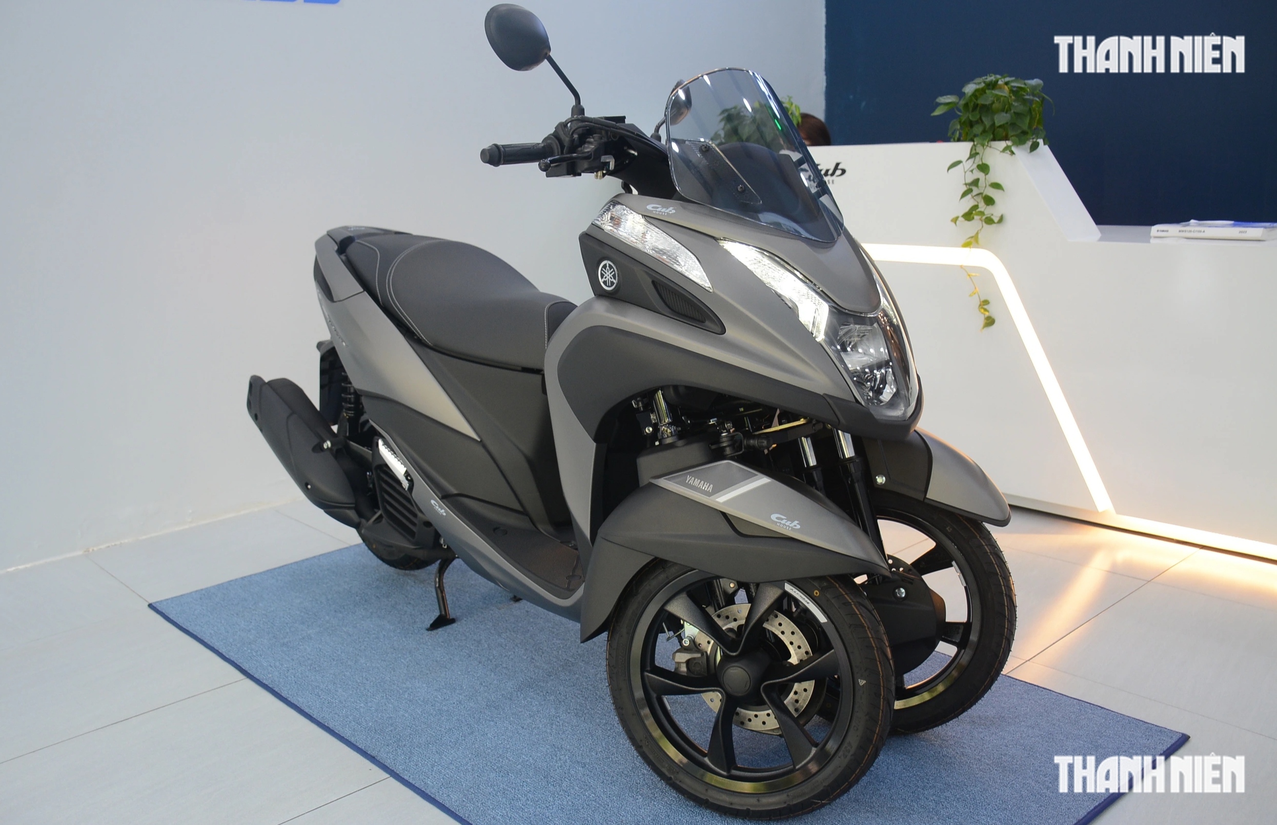 Yamaha Tricity 155 xe tay ga sử dụng bánh kép phía trước, có phanh tay đỗ xe - Ảnh 1.