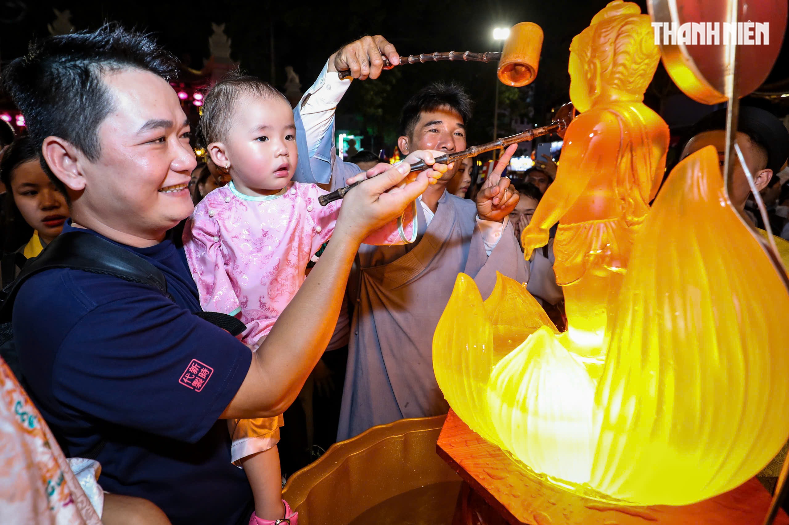 Phật đản 2025: 'Biển người' tham gia lễ rước Phật từ tổ đình Ấn Quang về Việt Nam Quốc Tự- Ảnh 12.