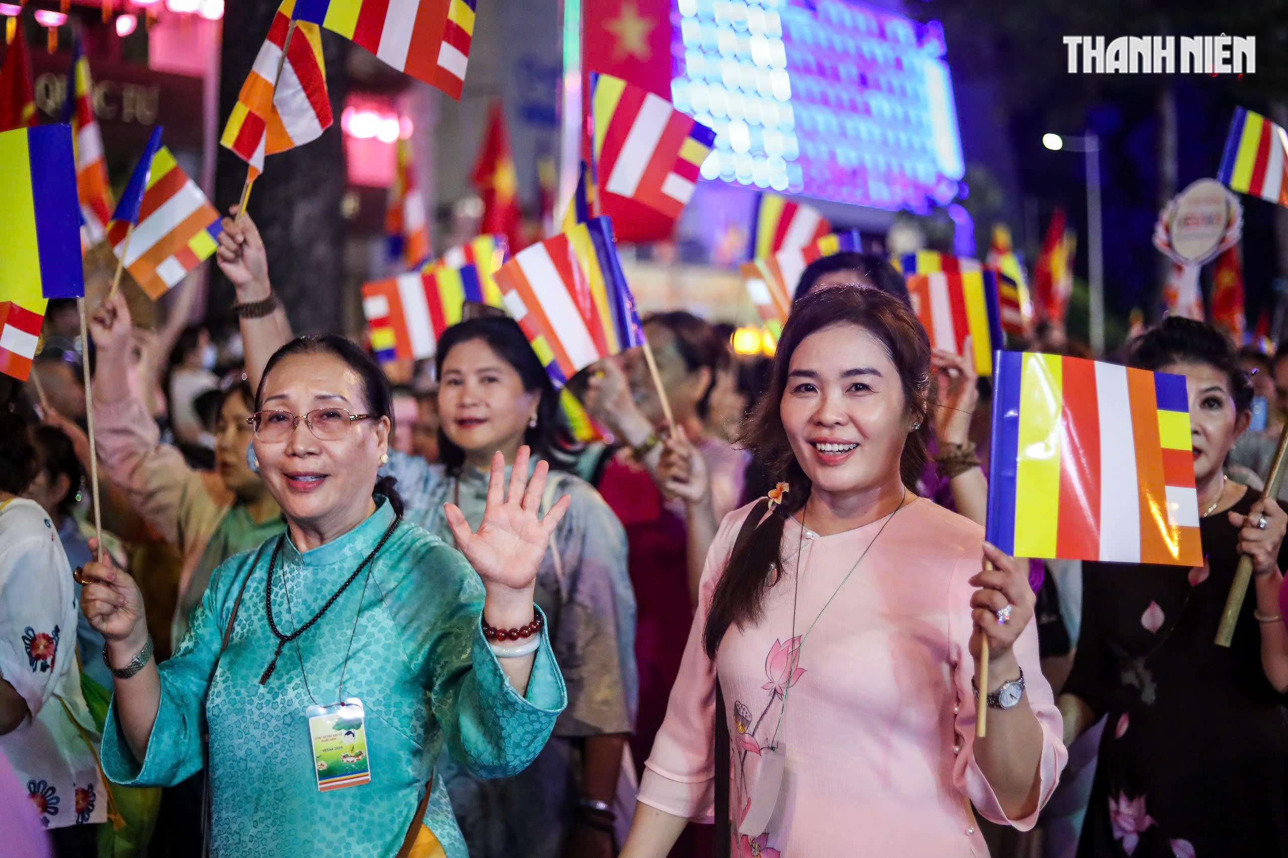 Phật đản 2025: 'Biển người' tham gia lễ rước Phật từ tổ đình Ấn Quang về Việt Nam Quốc Tự- Ảnh 7.