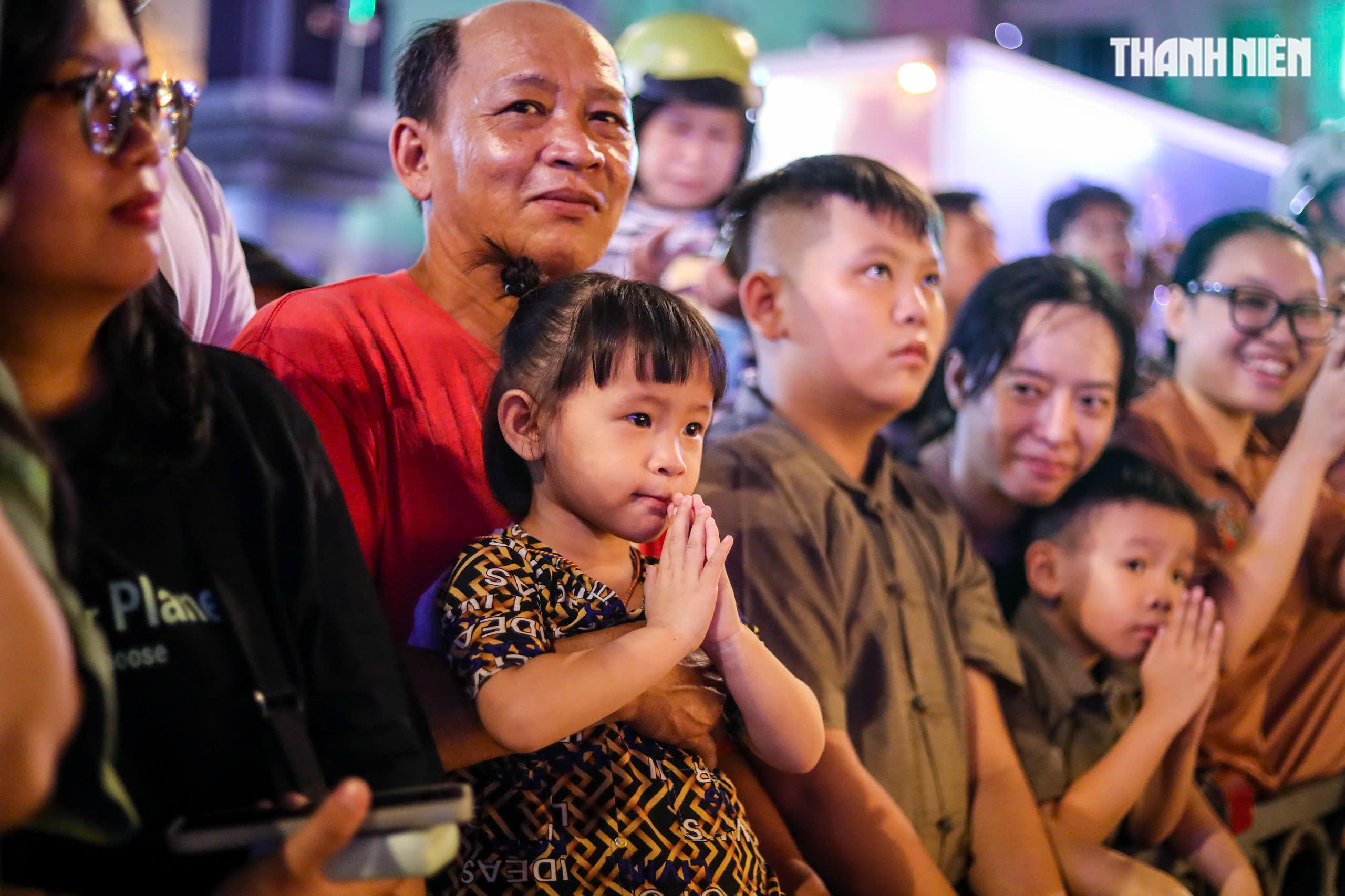 Phật đản 2025: 'Biển người' tham gia lễ rước Phật từ tổ đình Ấn Quang về Việt Nam Quốc Tự- Ảnh 13.