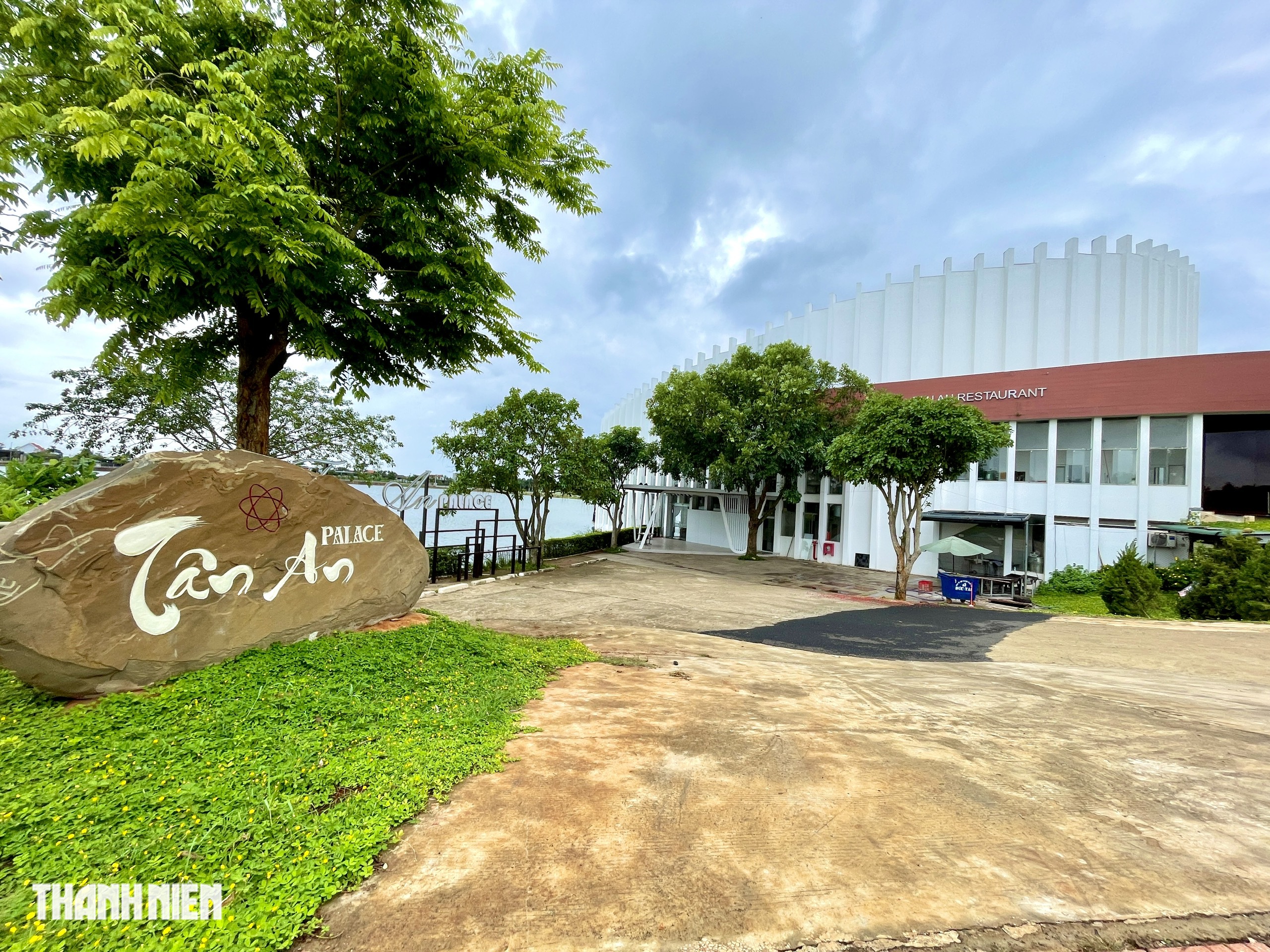 Khởi tố 2 cán bộ huyện liên quan sai phạm tại Tân An Palace - Ảnh 2. Khởi tố 2 cán bộ huyện liên quan sai phạm tại Tân An Palace - Ảnh 2.