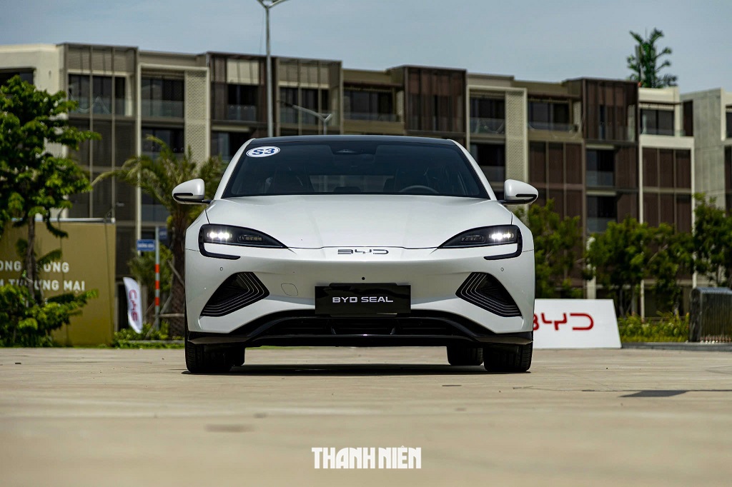 BYD Việt Nam tuyên bố giữ giá xe, đại lý cắn răng khuyến mãi ‘tự cứu mình’ - Ảnh 2.