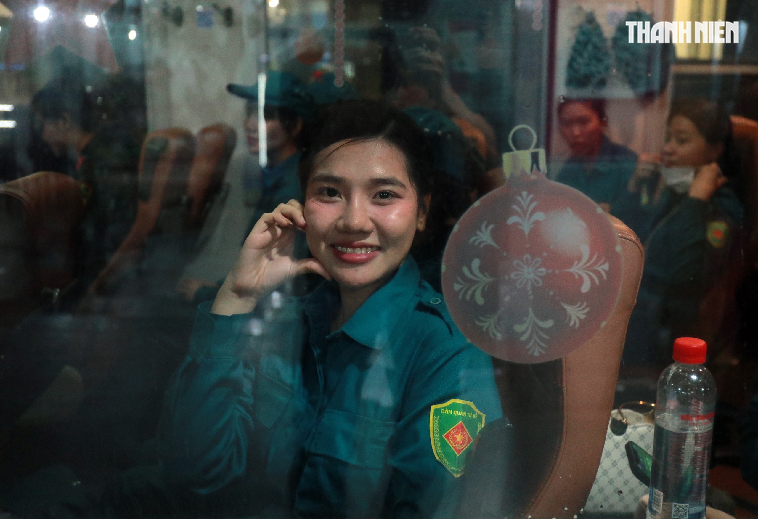 Hàng trăm bạn trẻ vây quanh 'nam thần quân đội' Lê Hoàng Hiệp tại ga Sài Gòn- Ảnh 12.