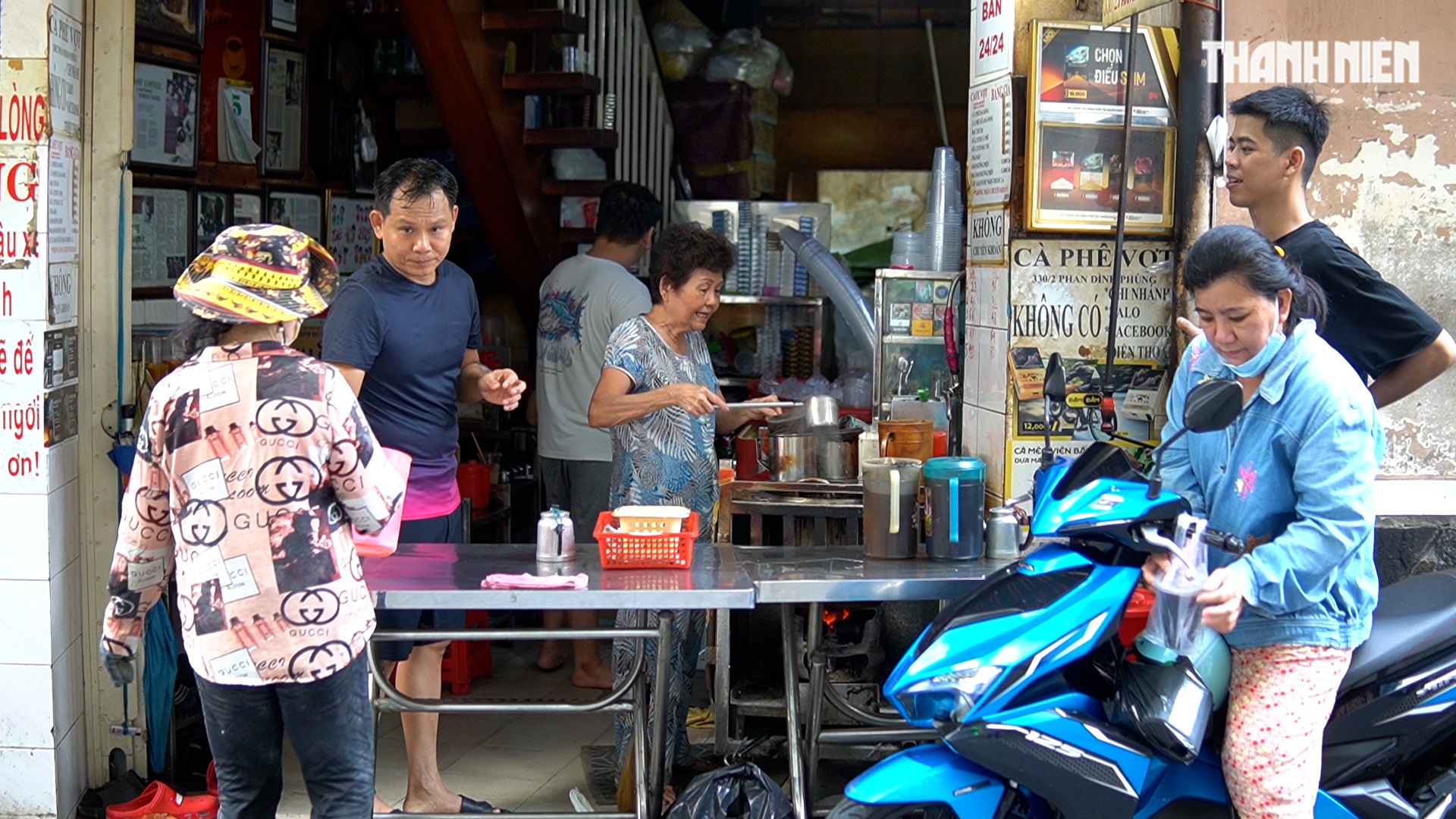 Tiểu thương lớn tuổi tại TP . HCM không nhận chuyển khoản: Lý do và thực trạng - Ảnh 5.
