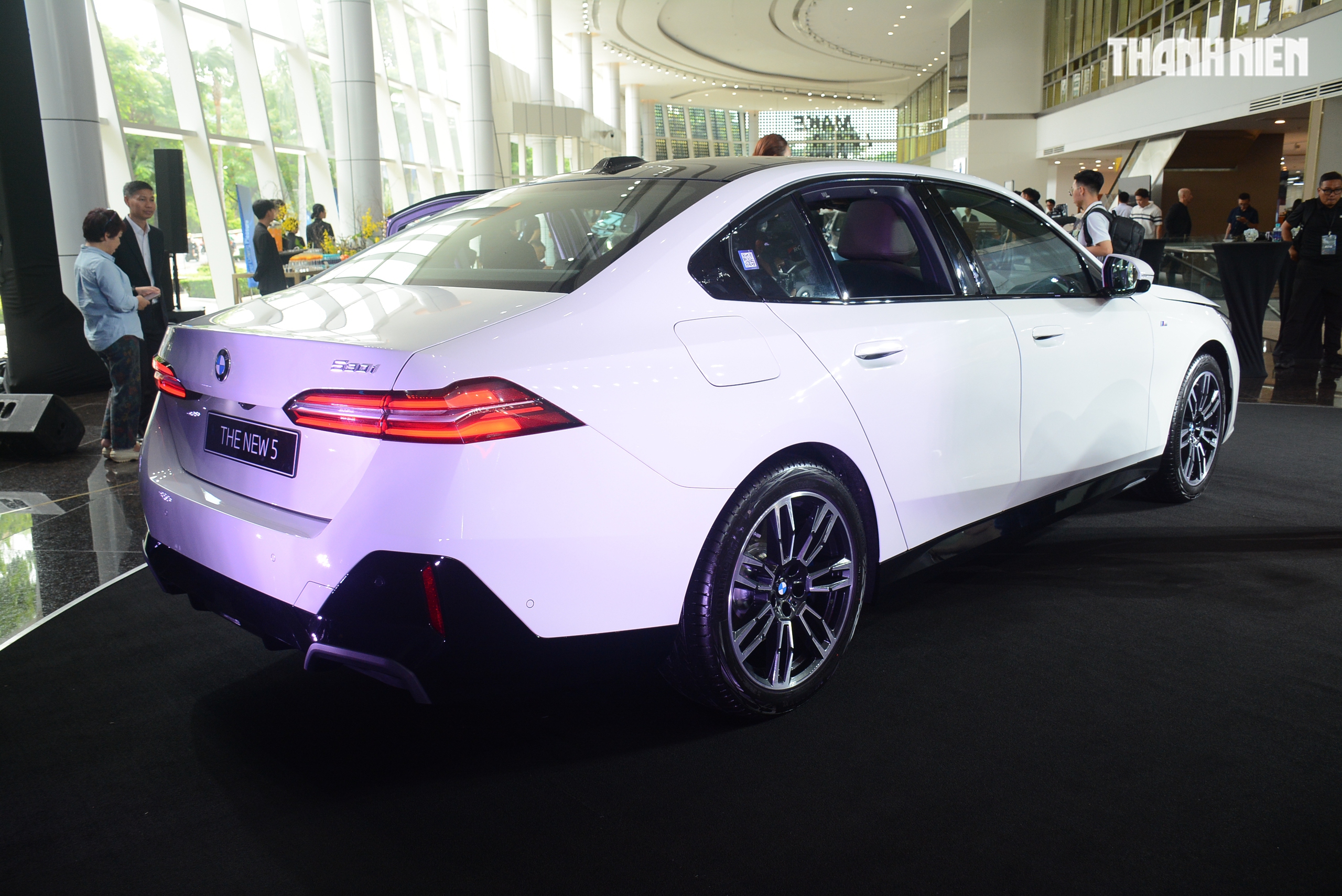 Vừa trình làng BMW 5 Series thế hệ mới, THACO giảm 100 triệu đồng cho khách mua - Ảnh 2.