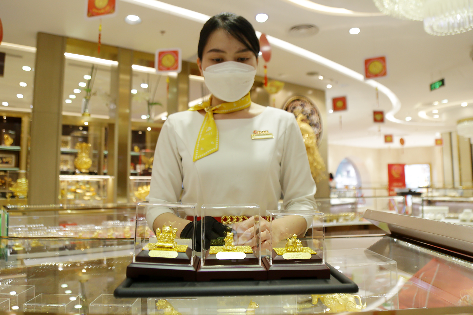 Cửa hàng tung 'siêu phẩm' Kim Mão Vương Bảo nặng 46 kg trước ngày vía thần tài - Ảnh 6.