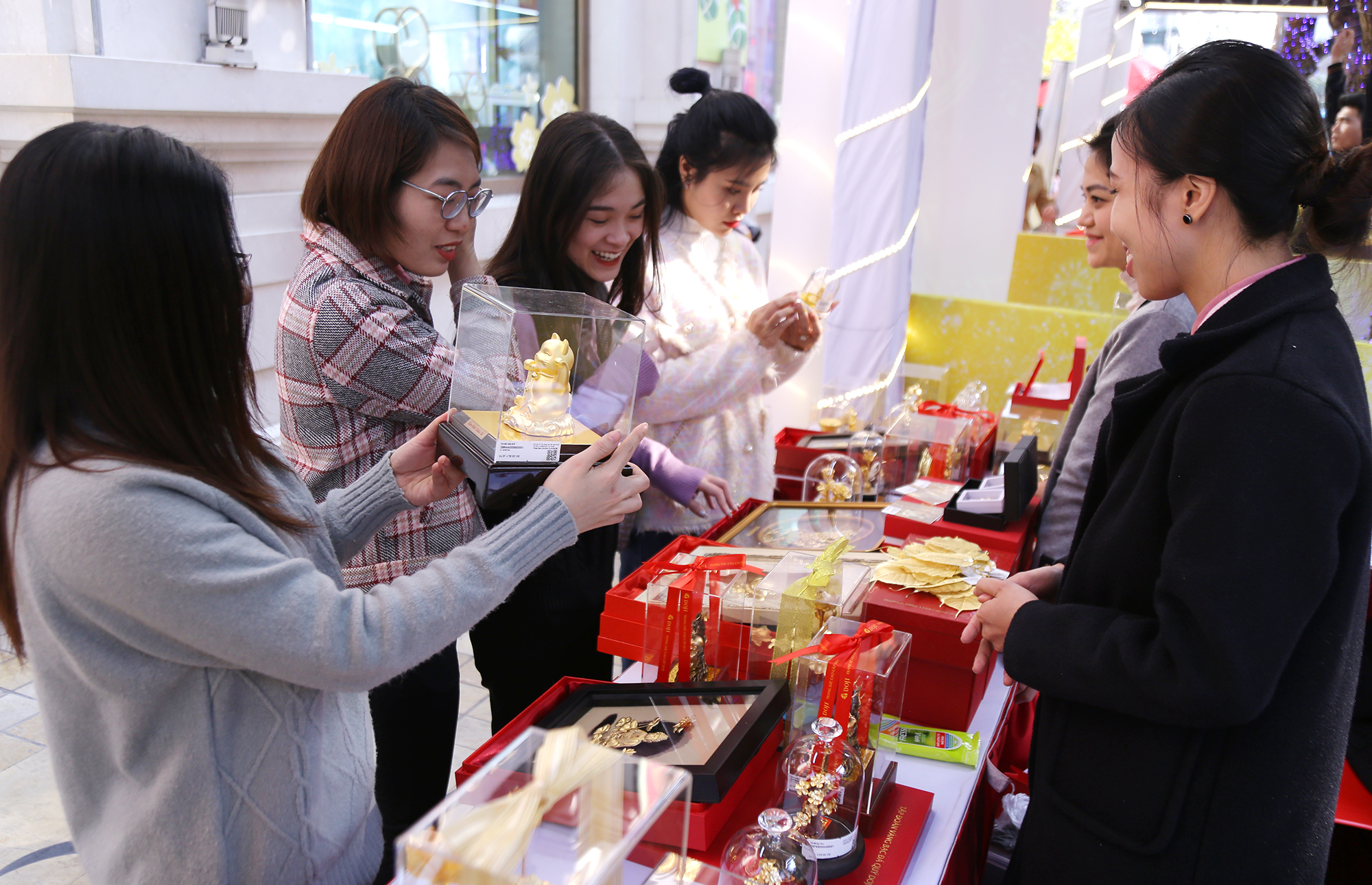 Cửa hàng tung 'siêu phẩm' Kim Mão Vương Bảo nặng 46 kg trước ngày vía thần tài - Ảnh 7.