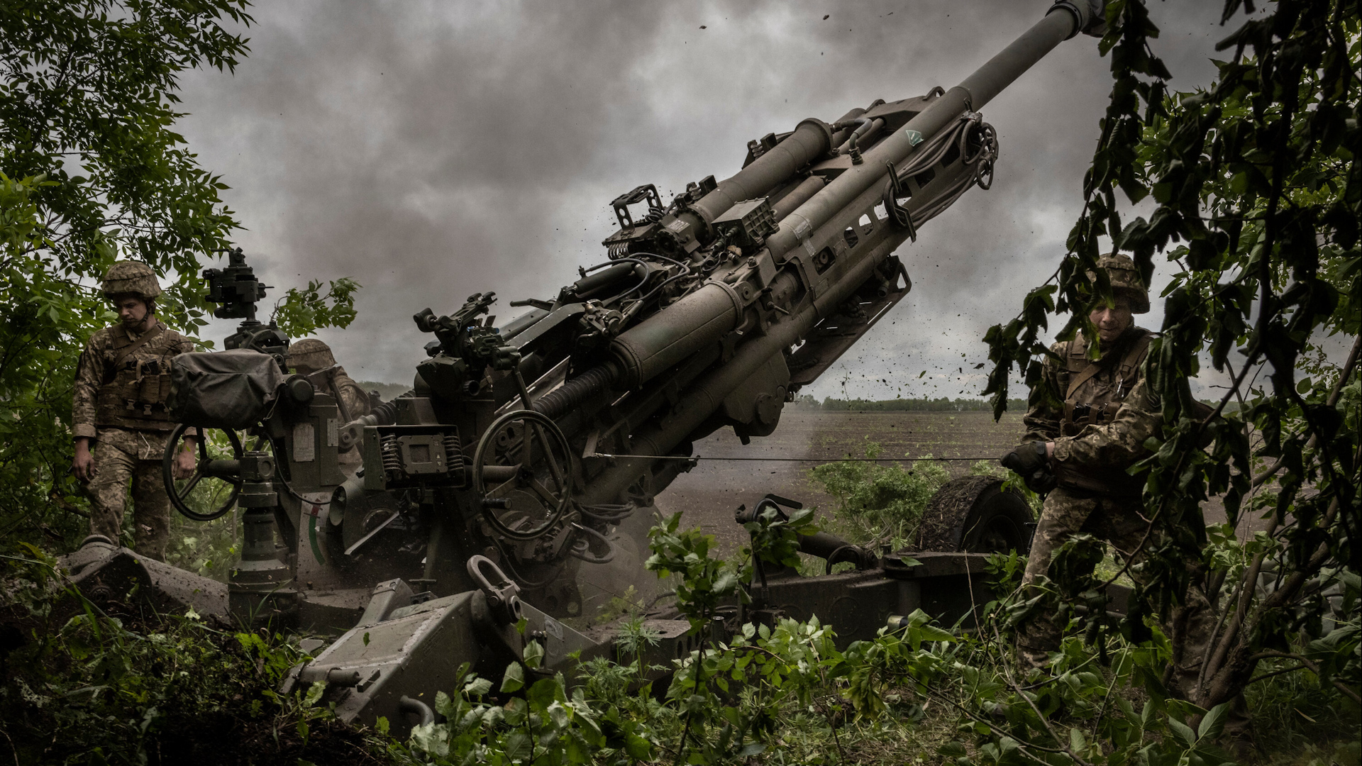 Phương Tây biến Ukraine thành bãi thử vũ khí - Ảnh 1.