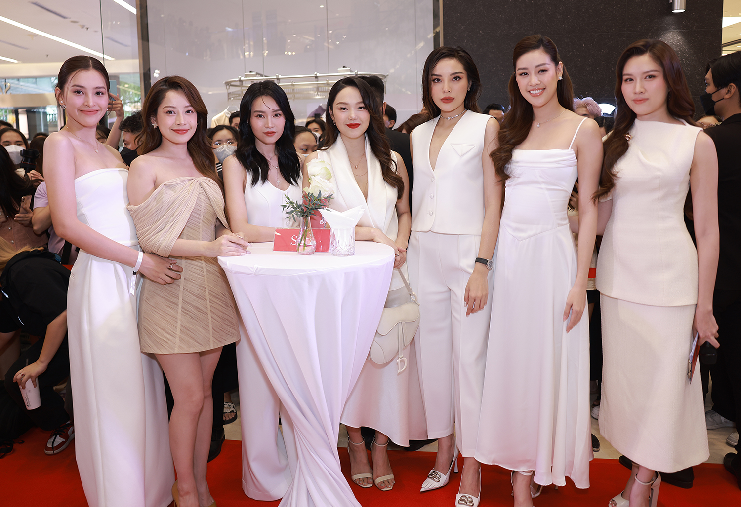Chi Pu đọ dáng Ninh Dương Lan Ngọc, Minh Hằng, Tiểu Vy - Ảnh 1. Chi Pu đọ dáng Ninh Dương Lan Ngọc,đọdángNinhDươngLanNgọcTiể<strong>top nhà cái</strong> Minh Hằng, Tiểu Vy - Ảnh 1.