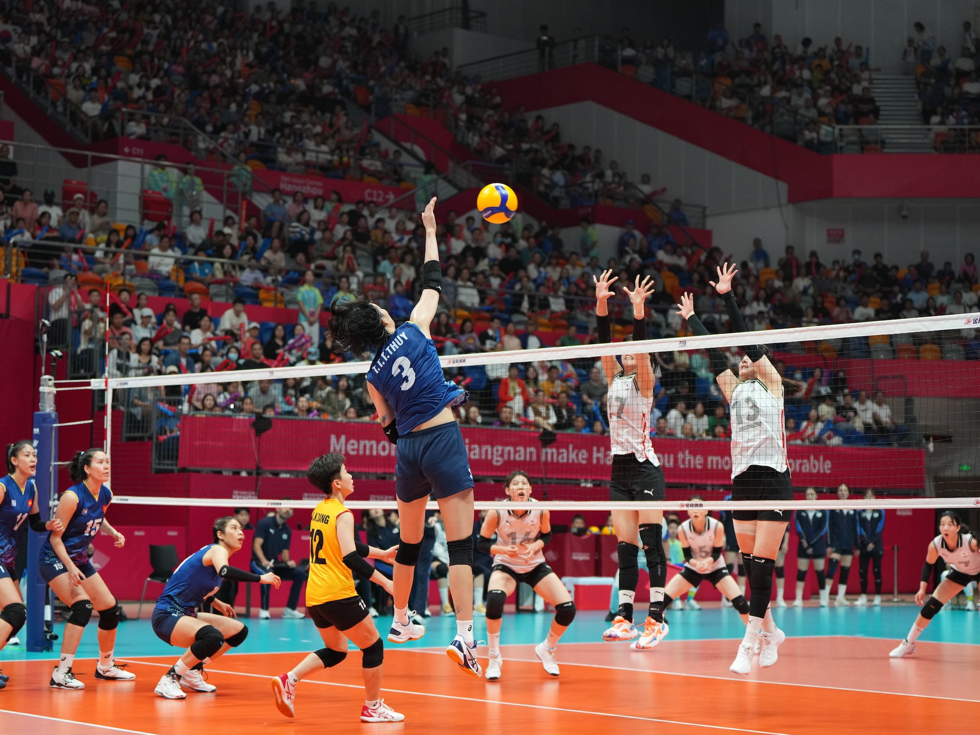 ASIAD 19: Đội tuyển bóng chuyền nữ Việt Nam thắng ngược ngoạn mục trước Hàn Quốc - Ảnh 5.