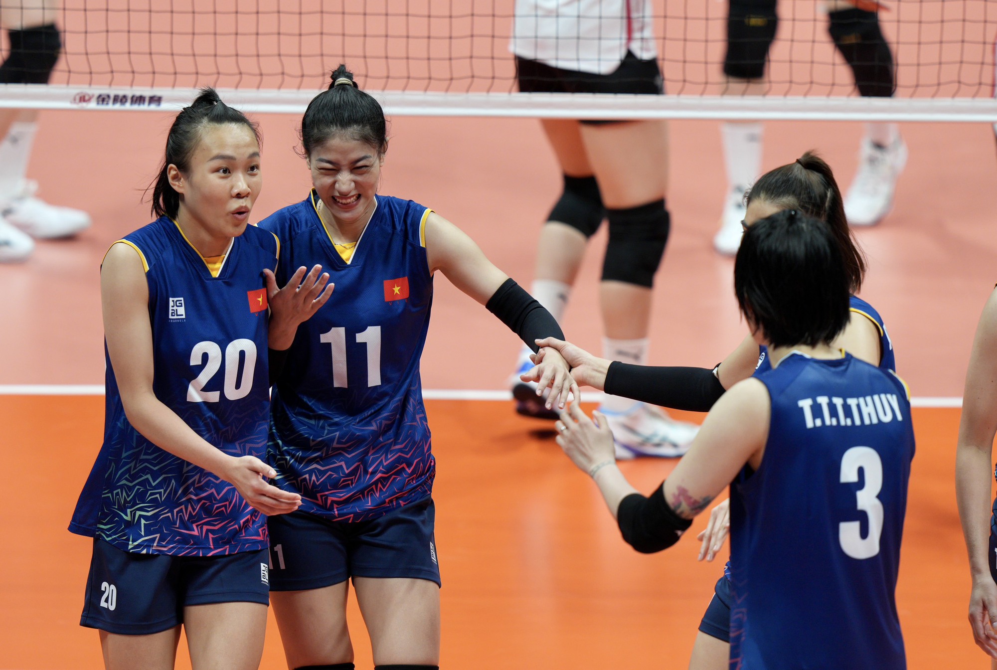 ASIAD 19: Đội tuyển bóng chuyền nữ Việt Nam thắng ngược ngoạn mục trước Hàn Quốc - Ảnh 3.