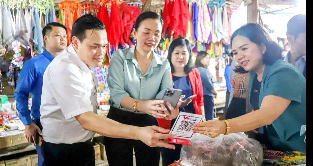 Chuyển đổi số ở Thái Nguyên: Đi chợ không cần tiền mặt, nộp thuế qua điện thoại - Ảnh 2.