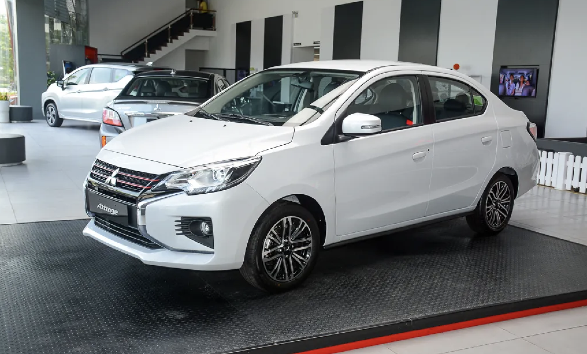 Sedan hạng B đua giảm giá: Hyundai Accent ưu đãi 80 triệu, đấu Toyota Vios, Honda City - Ảnh 2.