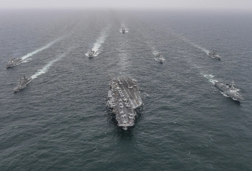 Chiến hạm Mỹ, Hàn Quốc, Nhật tập trận mô phỏng chặn tàu Triều Tiên - Ảnh 1.