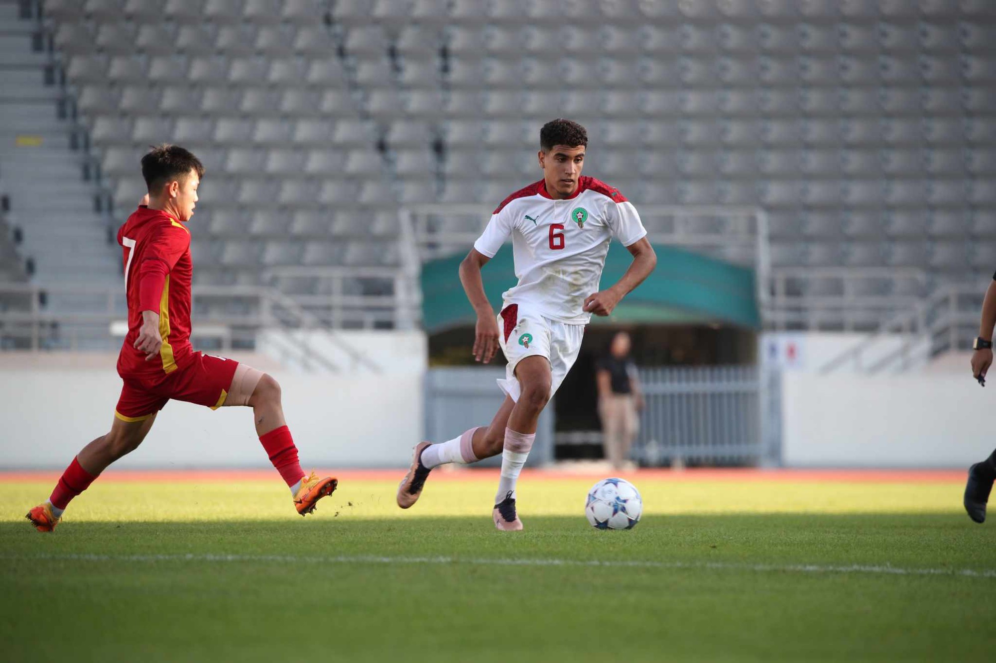 U.18 Việt Nam thua đậm lứa trẻ cực mạnh của đội vào bán kết World Cup 2022 - Ảnh 2.