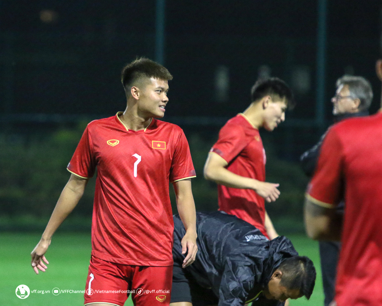 Đội tuyển Việt Nam tìm lại nụ cười, HLV Troussier chốt phương án với đội Uzbekistan - Ảnh 4.