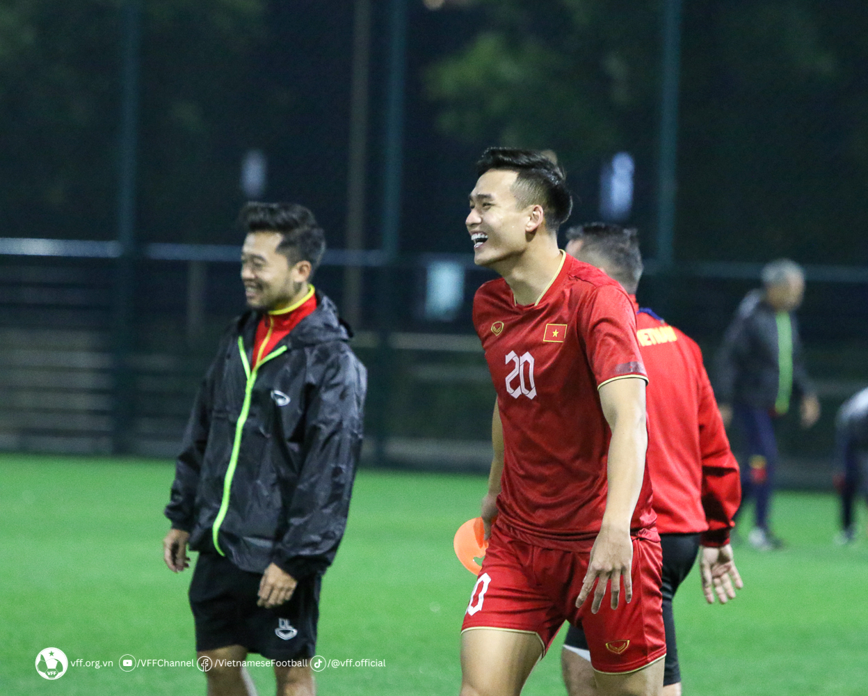Đội tuyển Việt Nam tìm lại nụ cười, HLV Troussier chốt phương án với đội Uzbekistan - Ảnh 12.