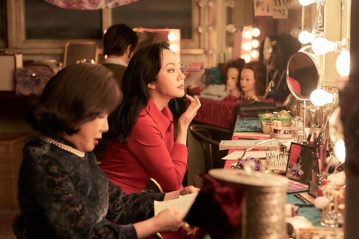Cú máy ăn tiền': Phơi bày bộ mặt của ngành điện ảnh Hàn Quốc