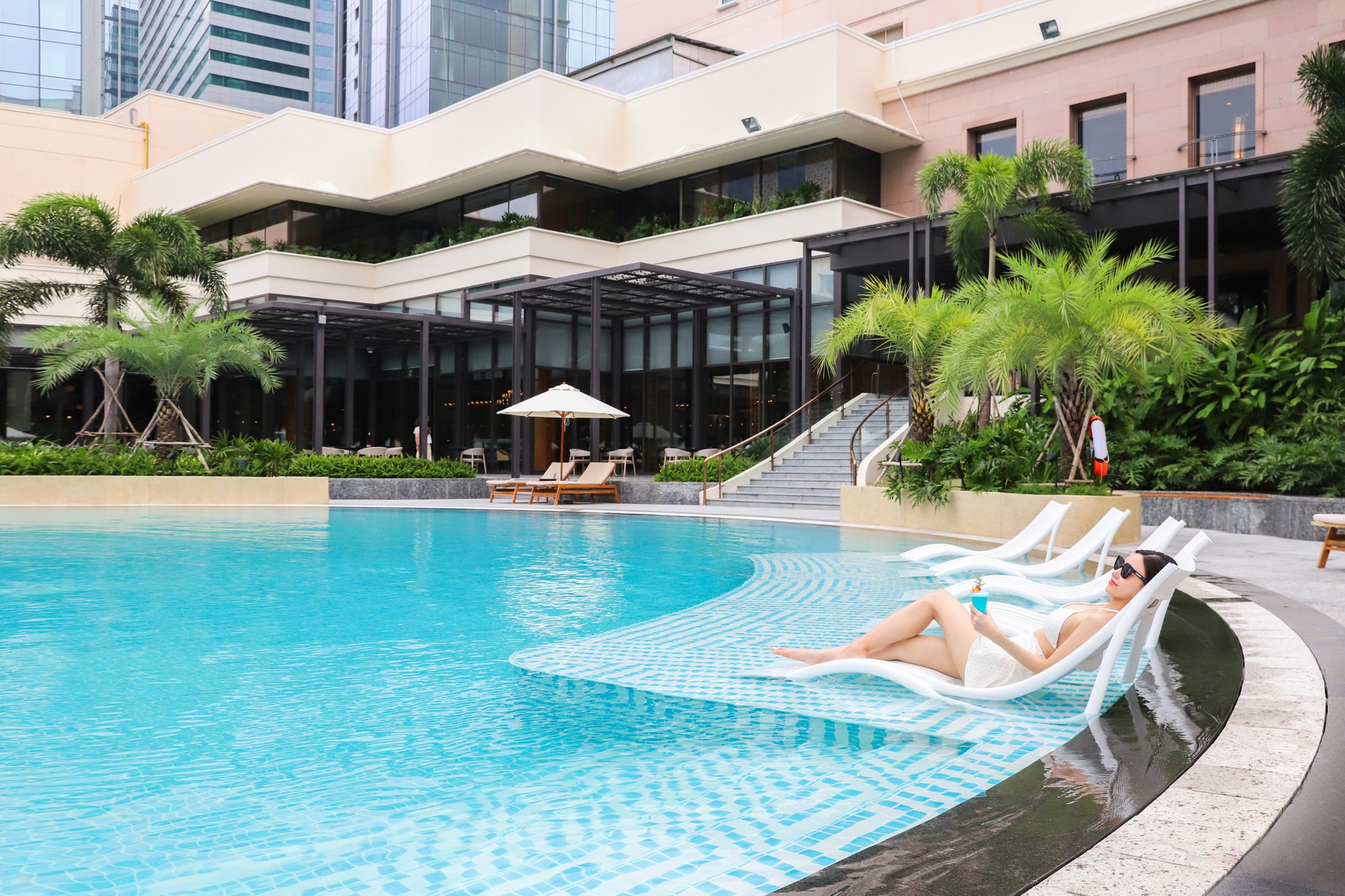Khách sạn LOTTE Sài Gòn ra mắt 'ốc đảo' hơn 3.000 m2 - Ảnh 1.