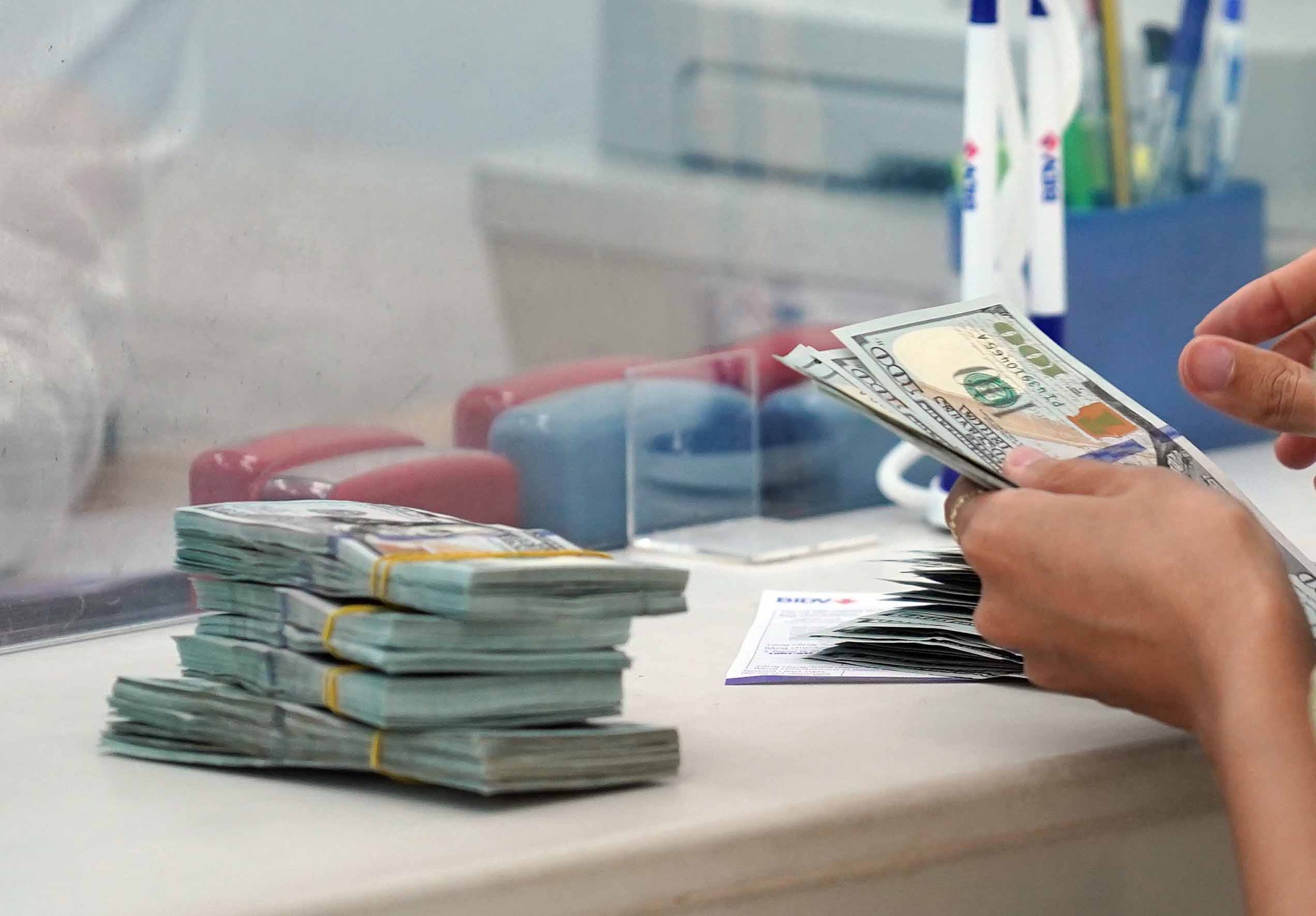Giá USD hôm nay 18.11.2023: Giảm sâu - Ảnh 1. Giá USD hôm nay 18.11.2023: Giảm sâu - Ảnh 1.