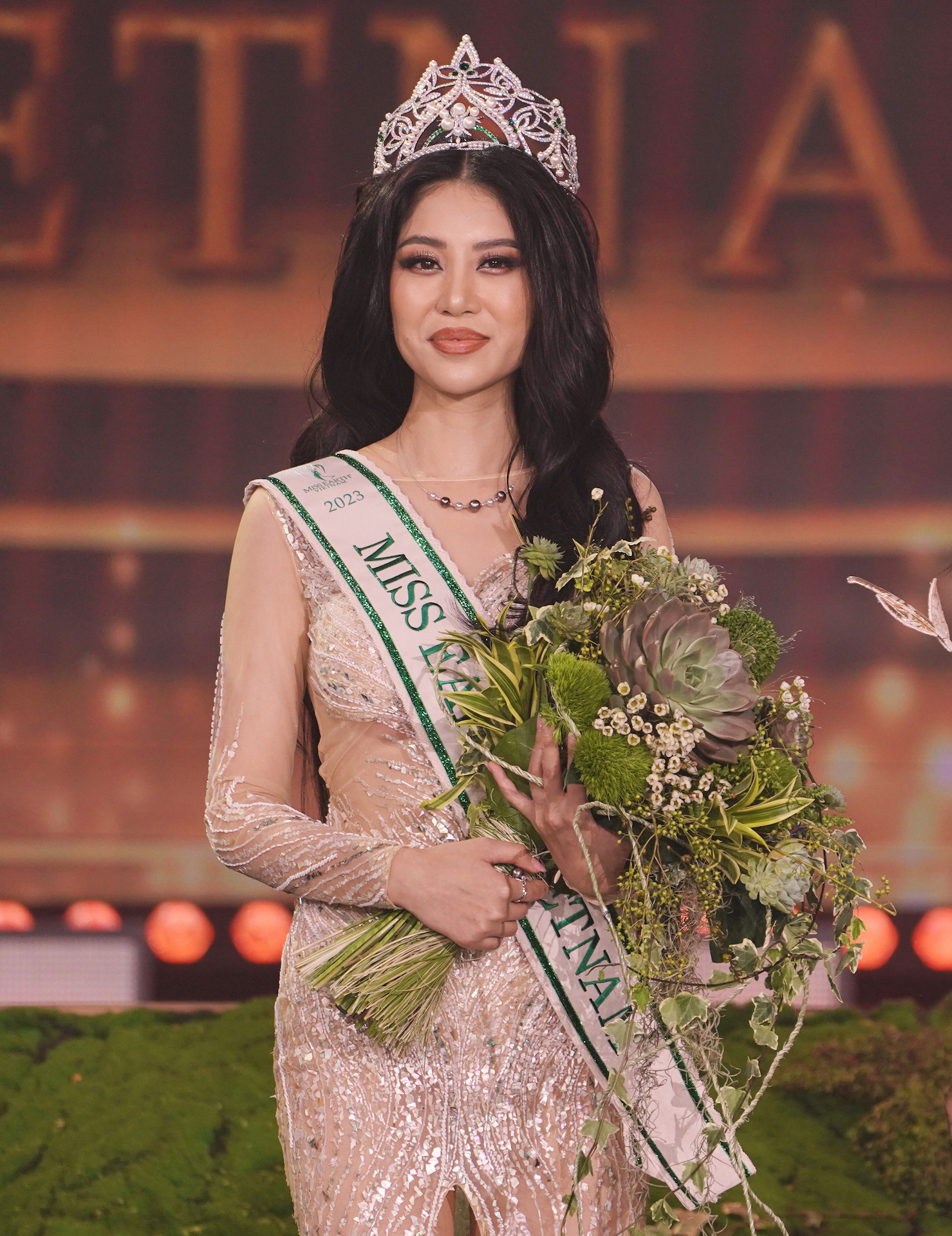 Người đẹp 26 tuổi giành vương miện Miss Earth Vietnam 2023