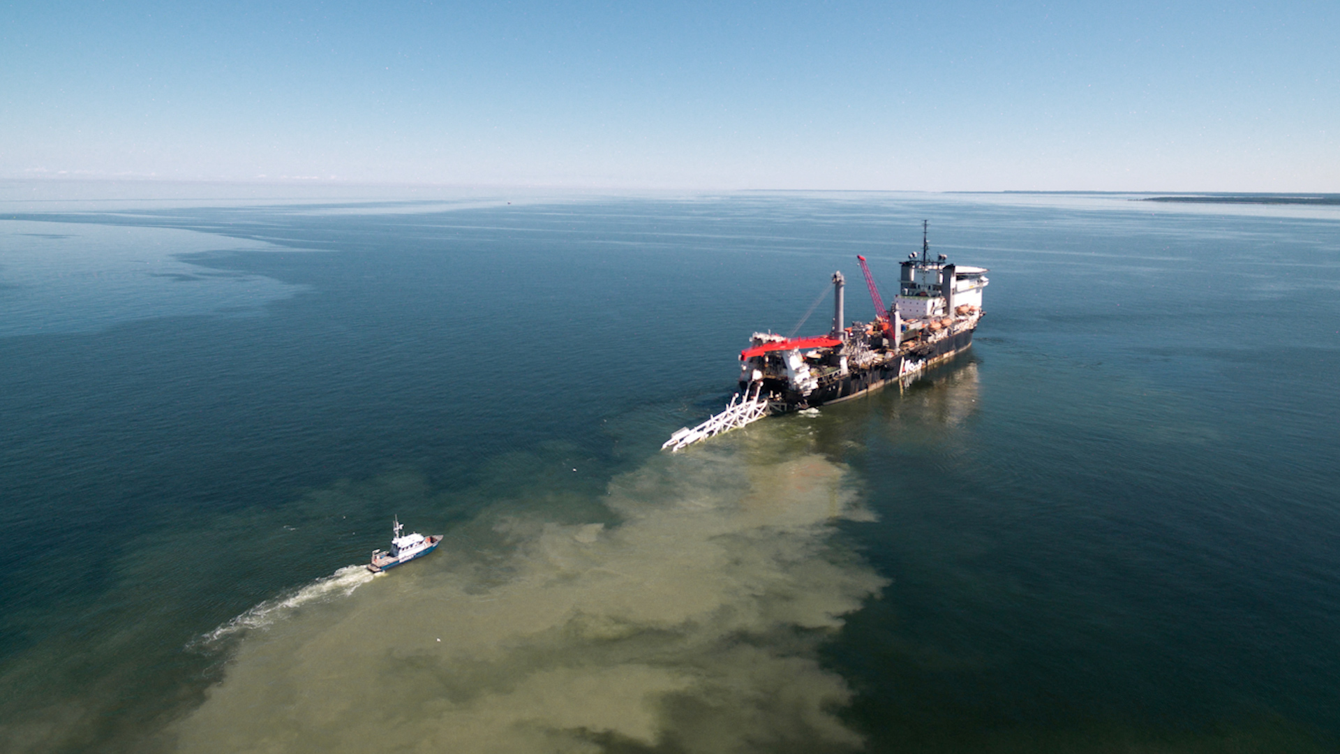 NATO điều tra thiệt hại đường ống dẫn khí đốt ngoài khơi biển Baltic - Ảnh 1.
