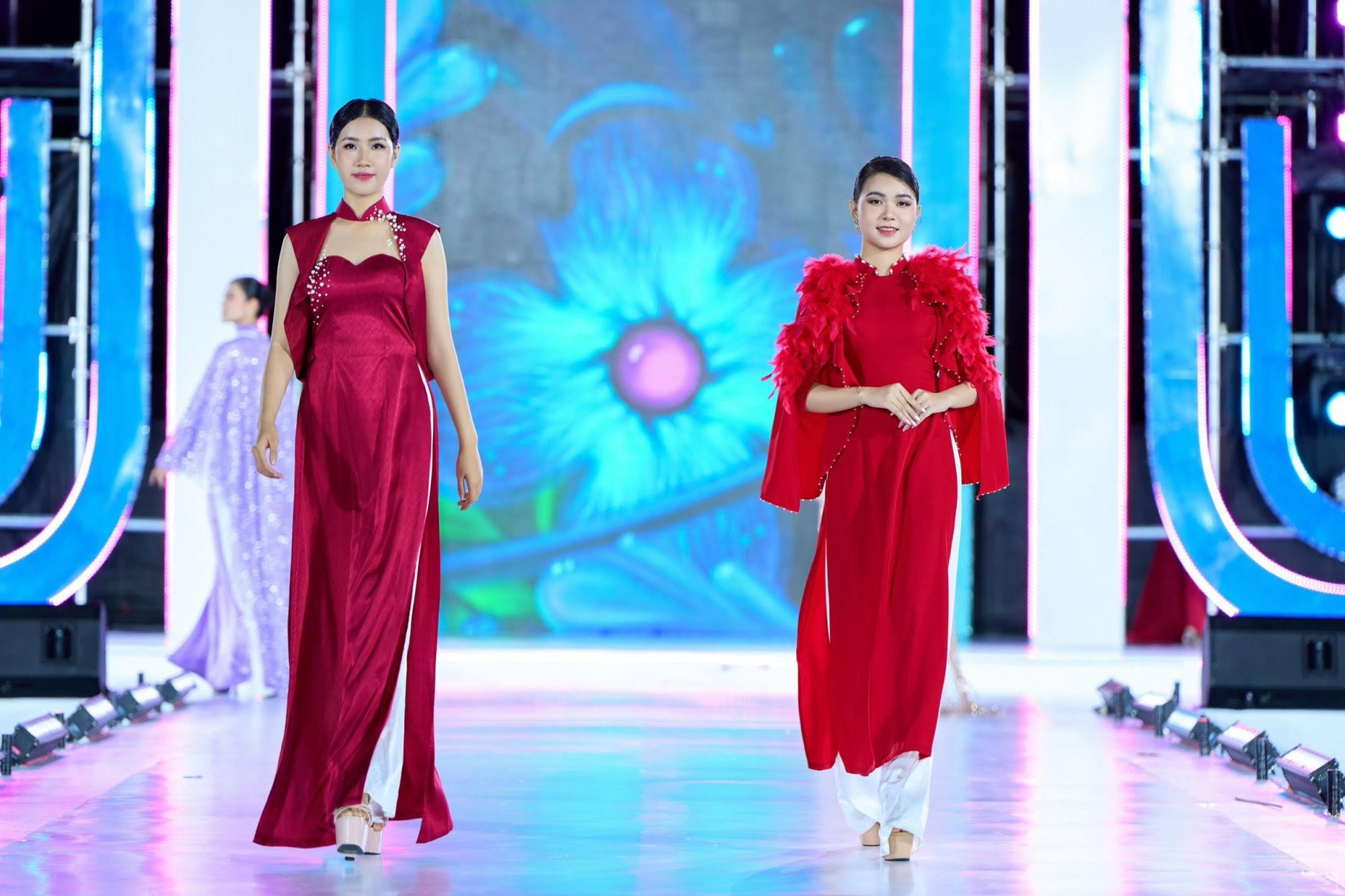 Hoa hậu Đặng Thu Thảo khoe dáng trong show diễn áo dài - Ảnh 7.