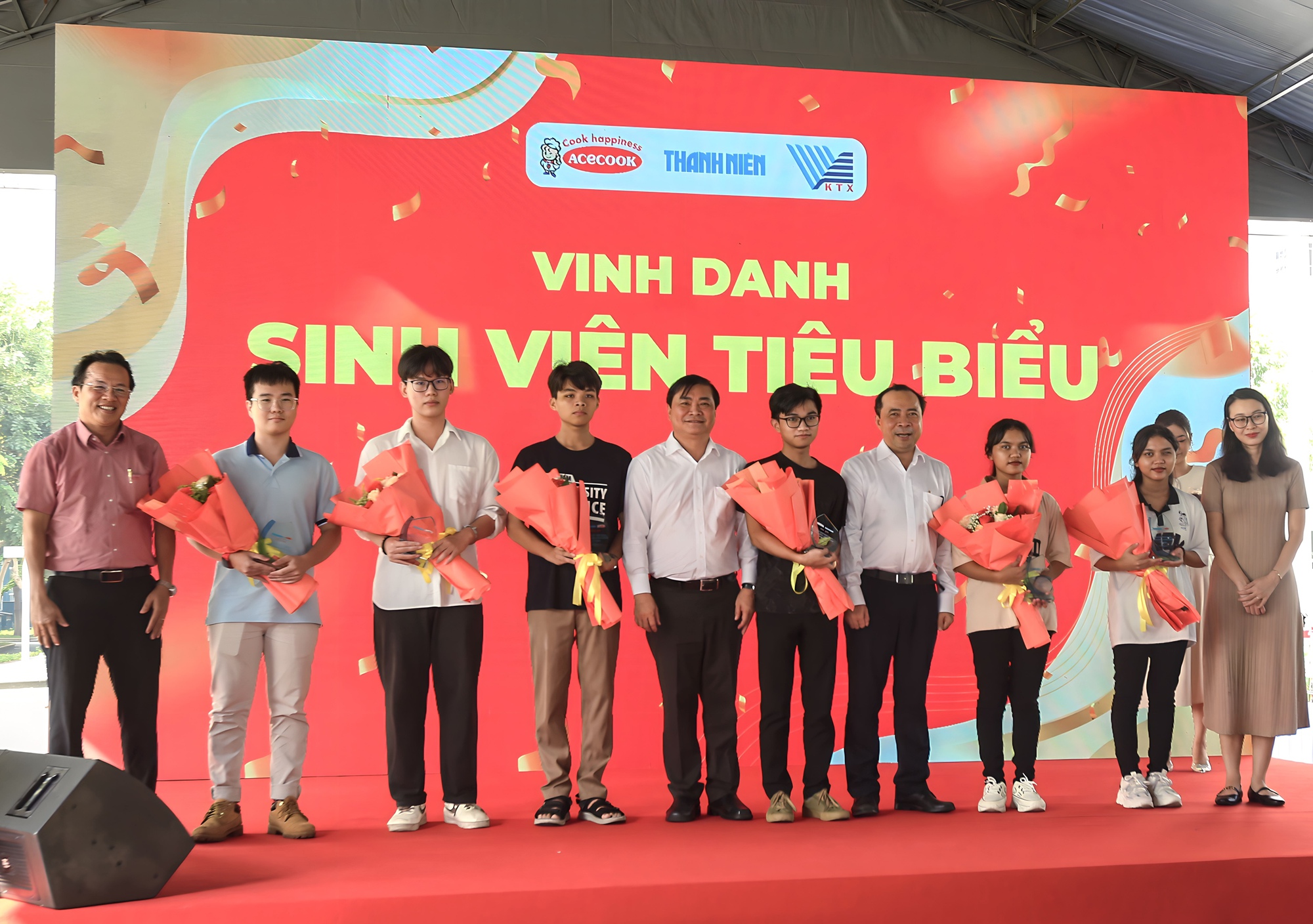 Hàng ngàn sinh viên tranh tài… nấu mì- Ảnh 7.