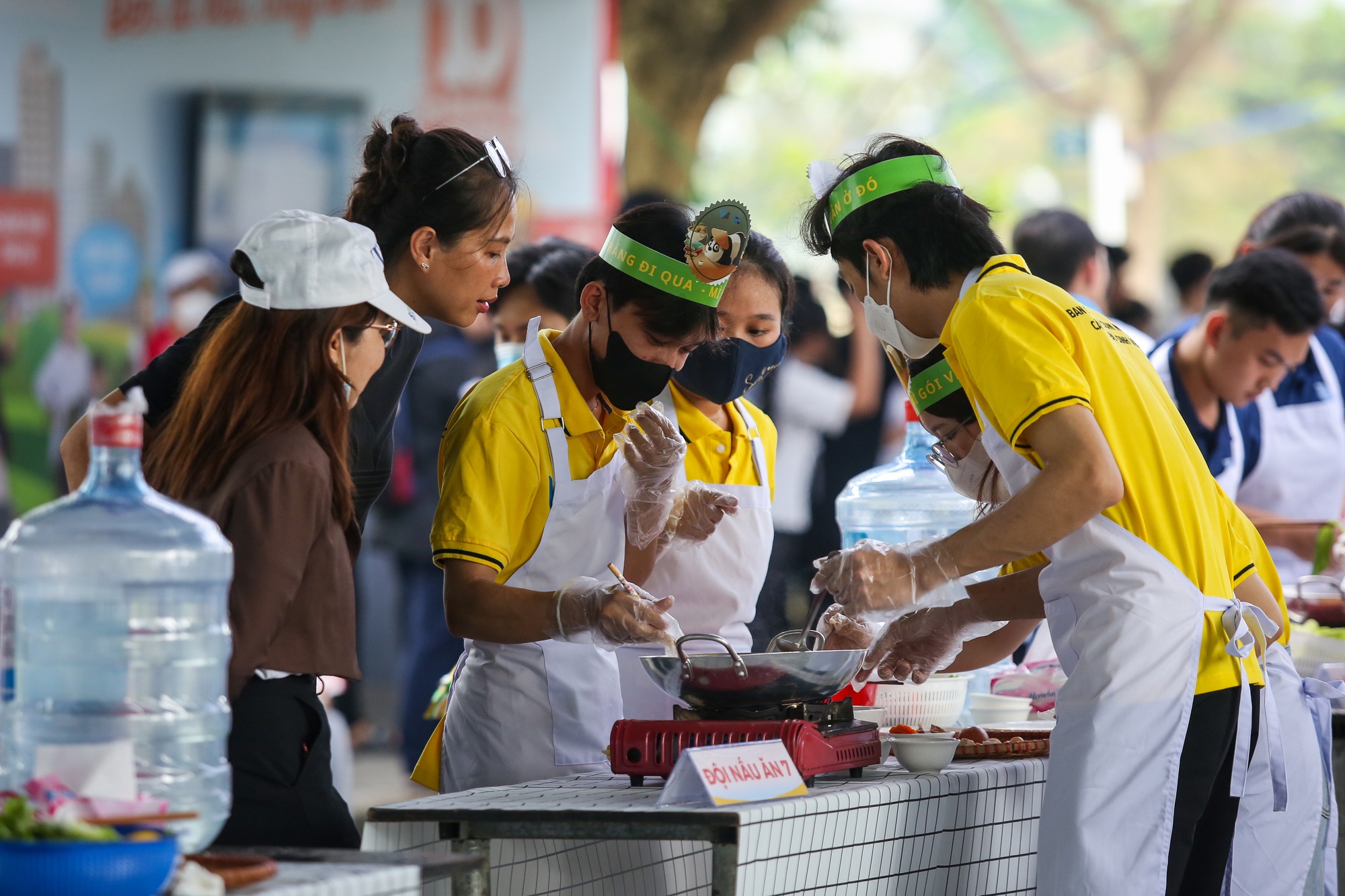 Hàng ngàn sinh viên tranh tài… nấu mì- Ảnh 17.