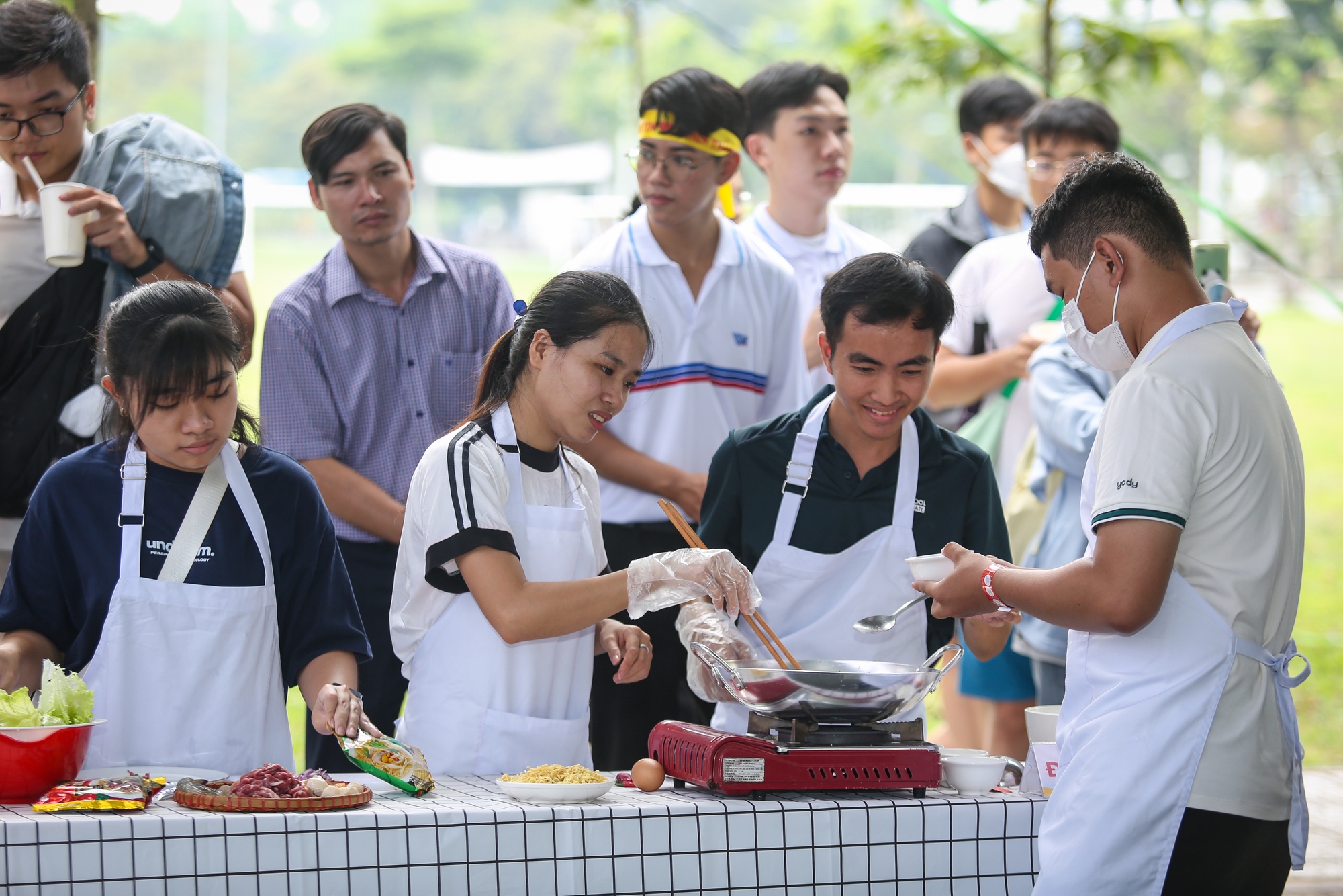 Hàng ngàn sinh viên tranh tài… nấu mì- Ảnh 15.