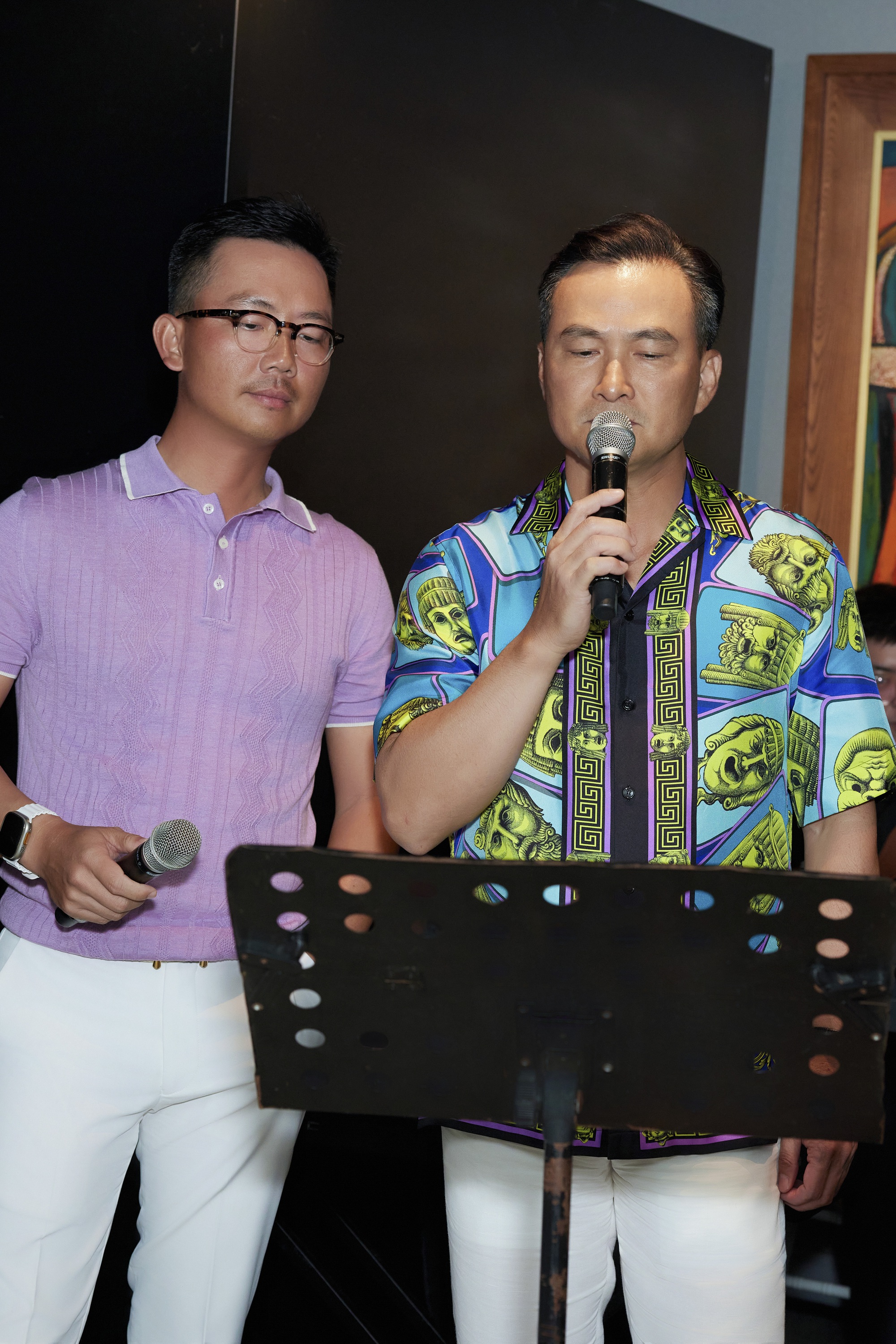 Chi Bảo tình tứ với bà xã kém tuổi - Ảnh 8. Chi Bảo tình tứ với bà xã kém tuổi - Ảnh 8.