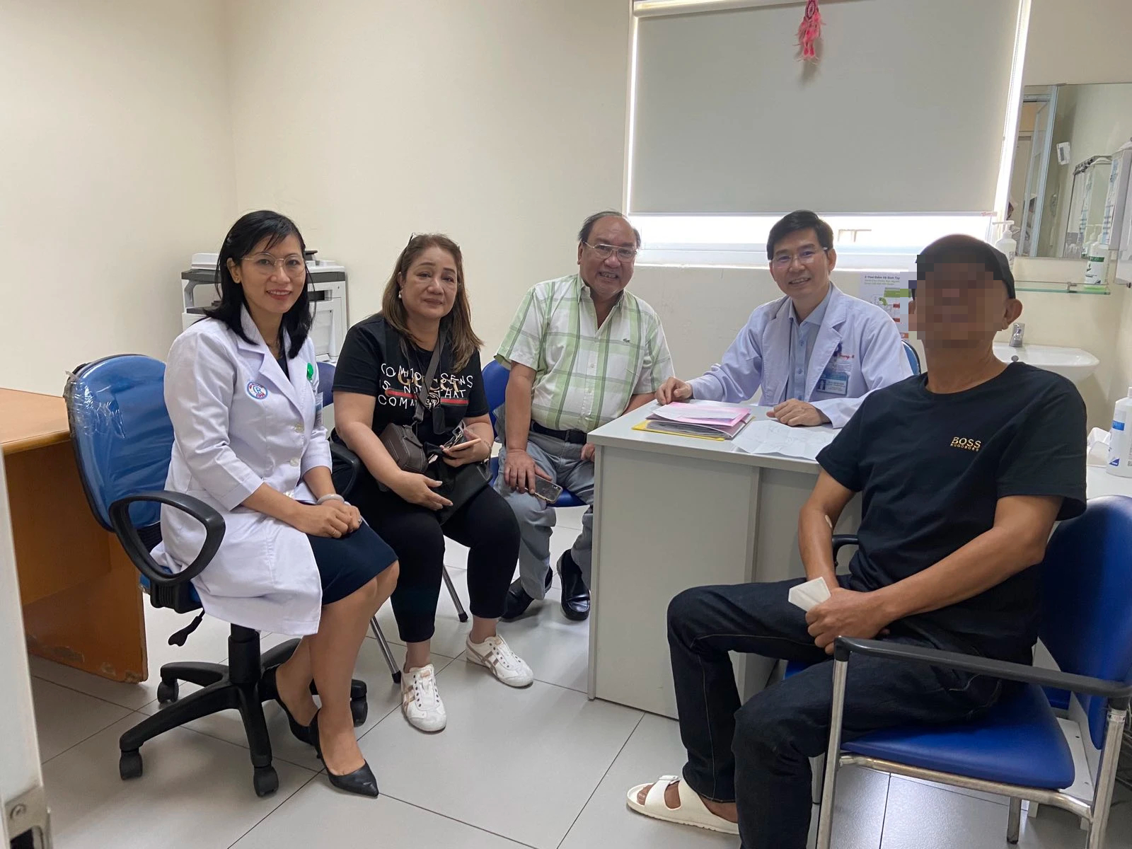 Bệnh nhân Philippines ấn tượng với hiệu quả điều trị ung thư dạ dày ở Việt Nam- Ảnh 1.