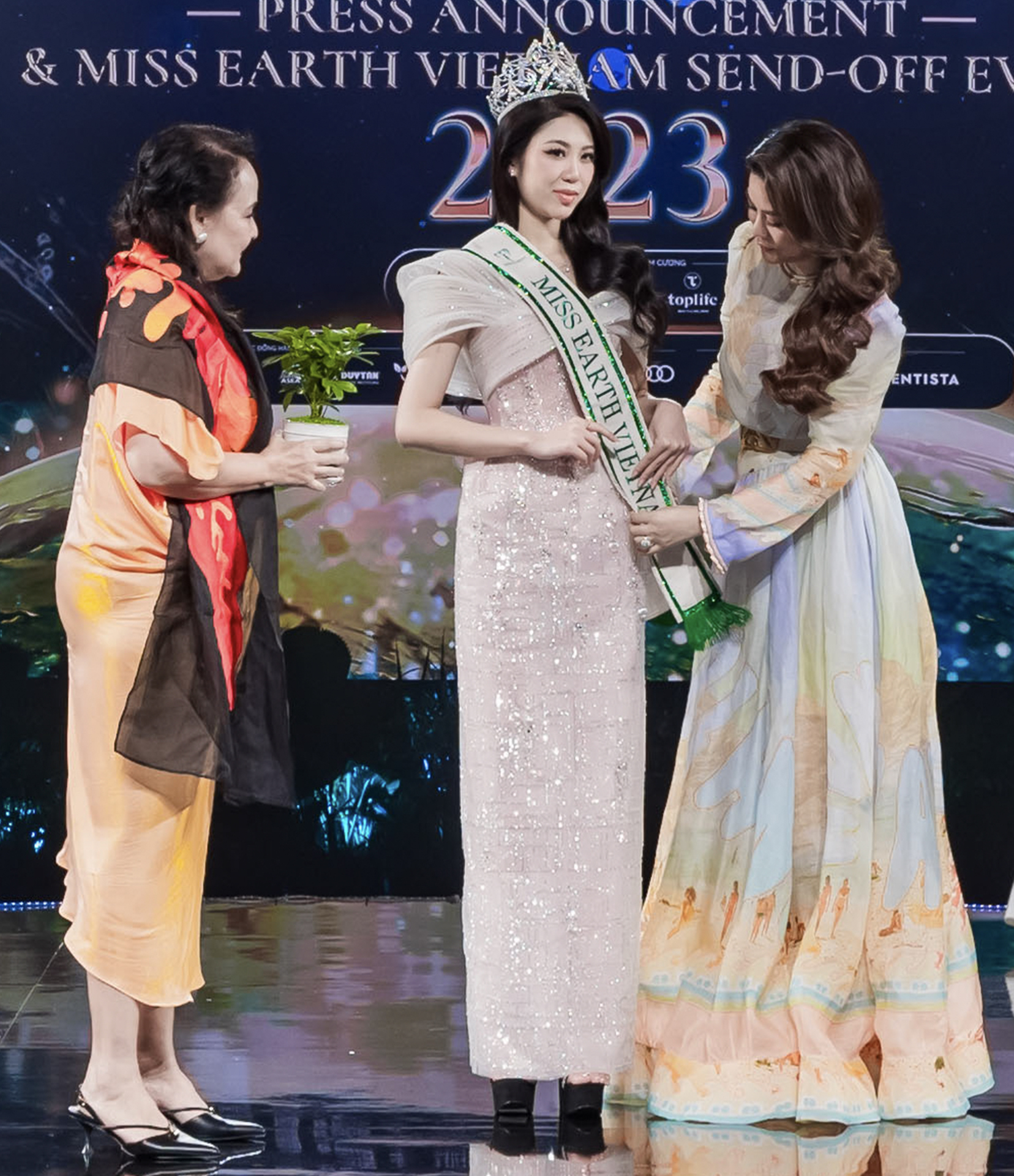 Nhan sắc cô gái đại diện Việt Nam tại Hoa hậu Trái đất 2023   - Ảnh 1.