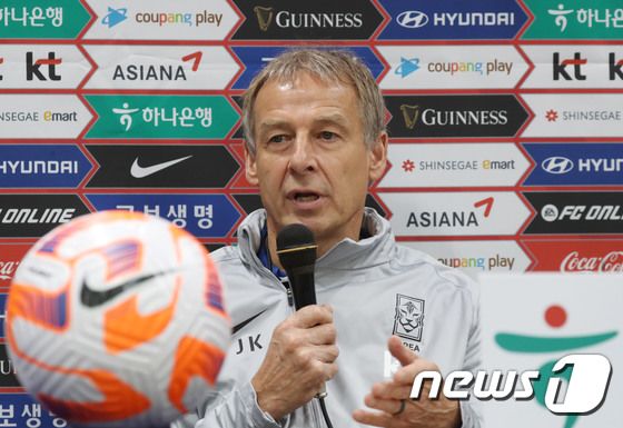 HLV Klinsmann khen đội tuyển Việt Nam mạnh, đủ sức cạnh tranh ở vòng loại World Cup - Ảnh 1.